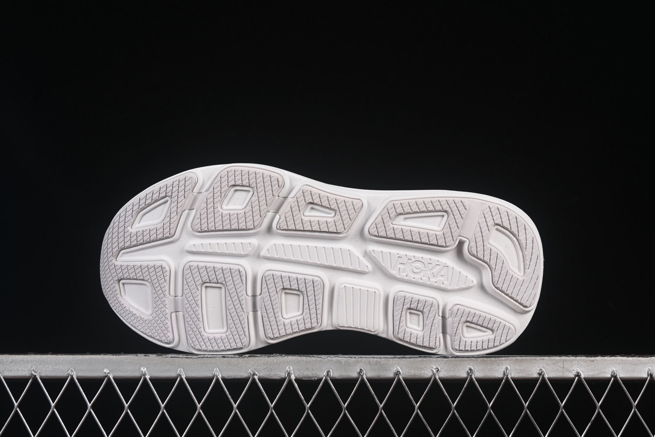 💰260纯原
HOKA ONE ONE Bondi 9 机能缓震跑鞋 1162012 CYWH
#鞋面部分采用工程网眼面料,可以确保必要的透气性能。使用了全新的莱卡橡筋,这大大提升了鞋面的硬度,由此增加鞋面的支撑性能。后掌33mm、前掌29mm的超厚Soft EVA中底,比传统的EVA材料还要柔软30%
尺码:36 36.5 37.5 38 39 40 40.5 41 42 42.5 43 44 44.5 45 GDD4