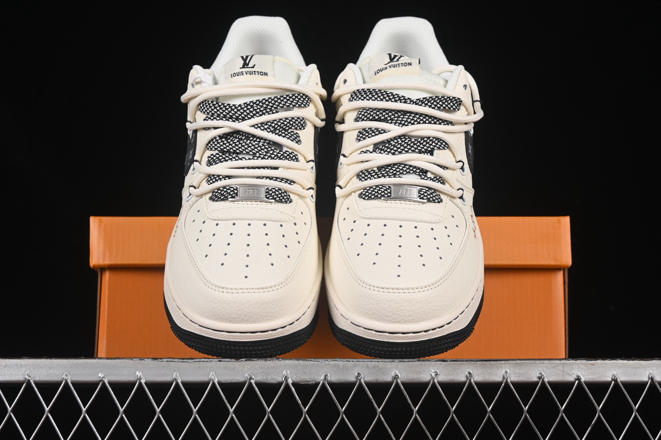 💰300纯原
Nike Air Force 1'07 Low LV联名 蓝勾抽绳 空军一号低帮休闲板鞋 DM6868-061
#原楦头原纸板 原装鞋盒 定制五金配件 内置全掌气垫 原厂鞋底
尺码:36 36.5 37.5 38 38.5 39 40 40.5 41 42 42.5 43 44 44.5 45 9.D4