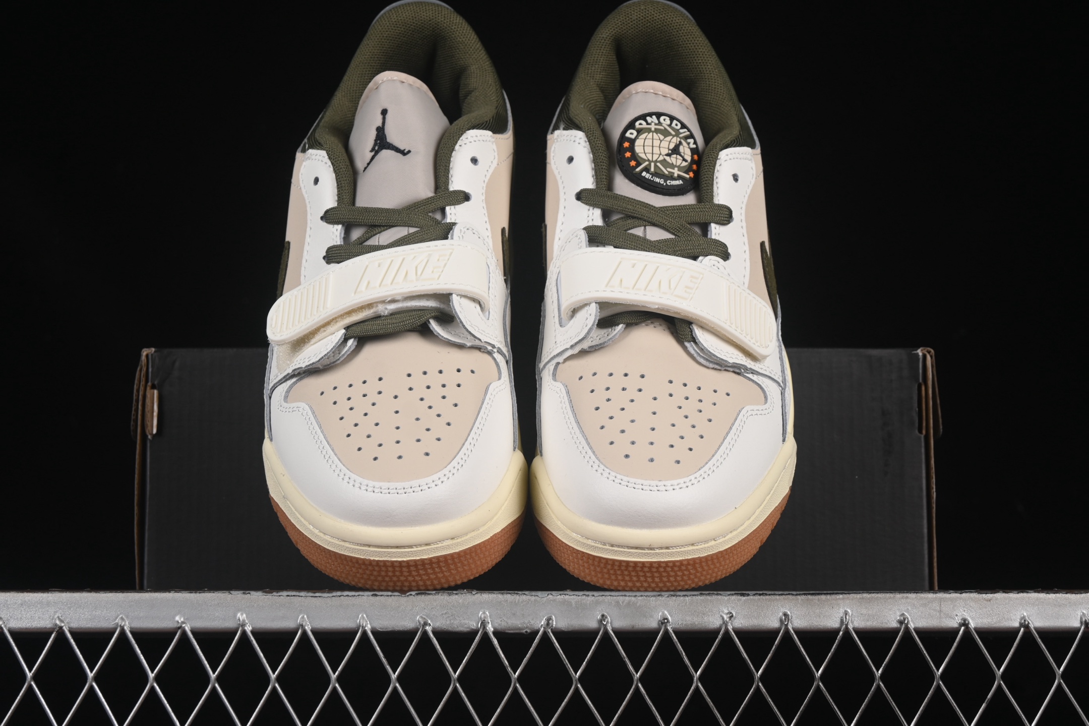 💰200真标💰240公司级💰280纯原
Air Jordan Legacy 312 Low AJ312 乔312 魔术贴三合一板鞋 IB8856-121
尺码:36 36.5 37.5 38 38.5 39 40 40.5 41 42 42.5 43 44 44.5 45 46 47.5 G.C3