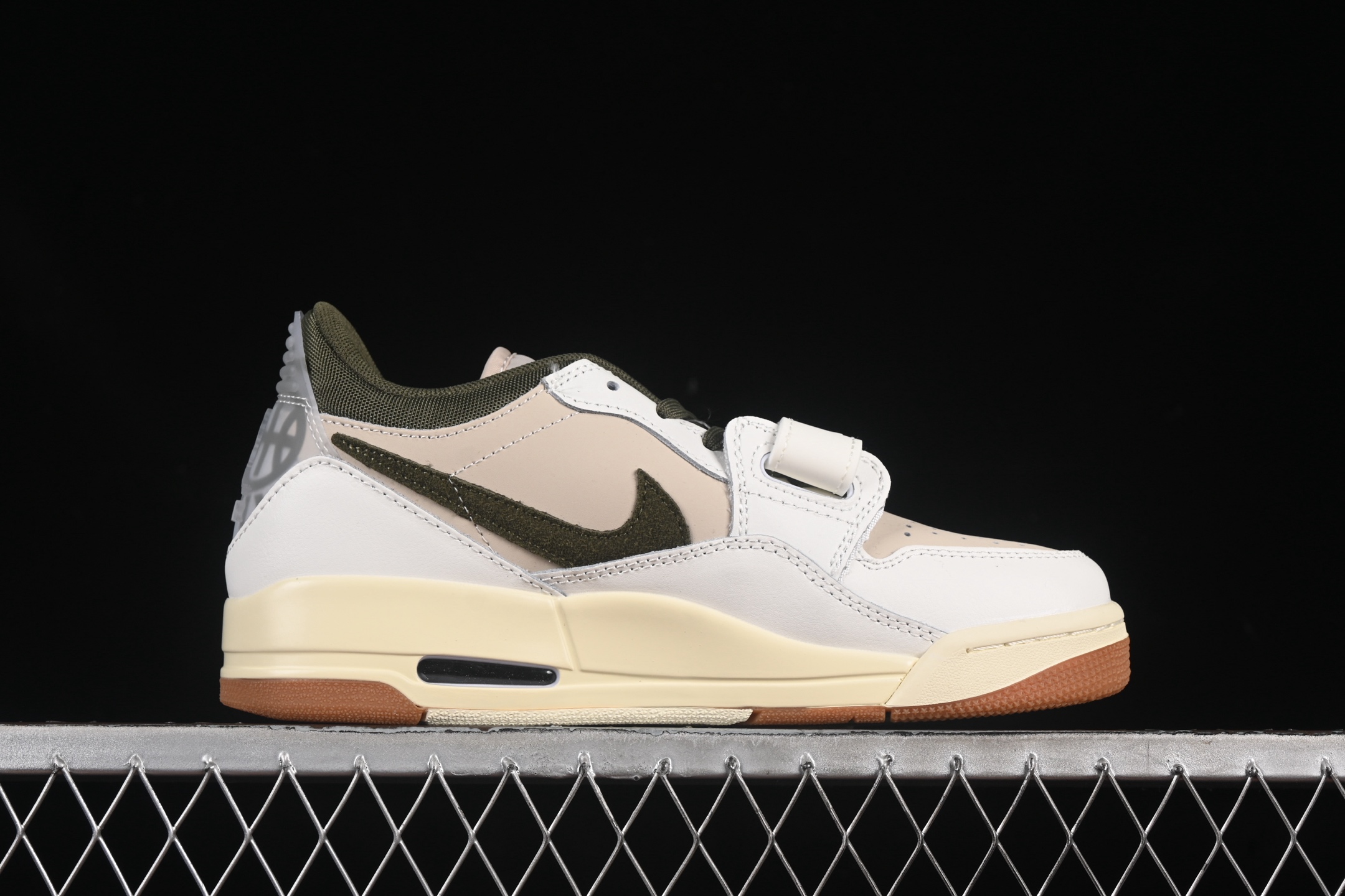 💰200真标💰240公司级💰280纯原
Air Jordan Legacy 312 Low AJ312 乔312 魔术贴三合一板鞋 IB8856-121
尺码:36 36.5 37.5 38 38.5 39 40 40.5 41 42 42.5 43 44 44.5 45 46 47.5 G.C3
