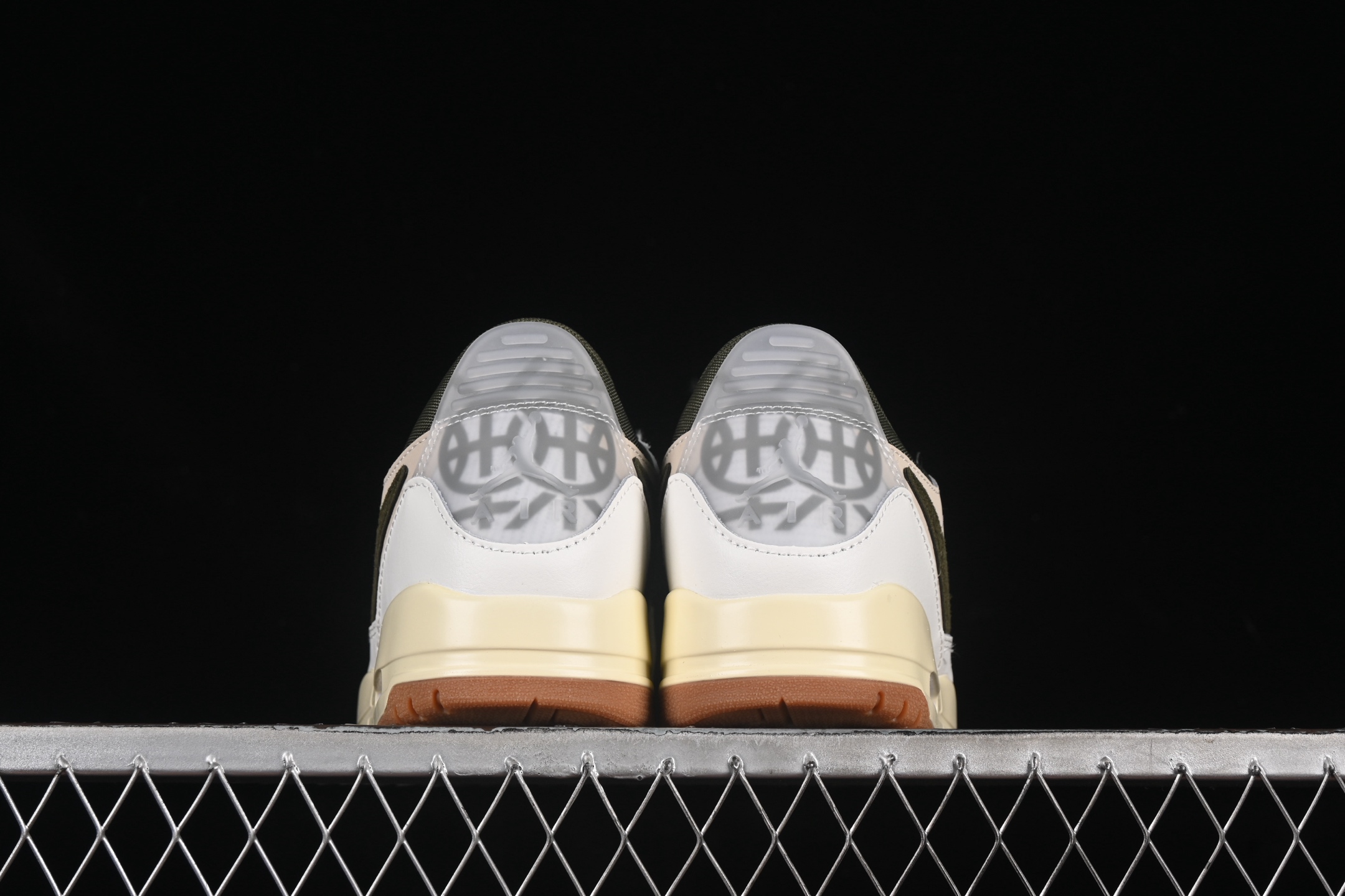 💰200真标💰240公司级💰280纯原
Air Jordan Legacy 312 Low AJ312 乔312 魔术贴三合一板鞋 IB8856-121
尺码:36 36.5 37.5 38 38.5 39 40 40.5 41 42 42.5 43 44 44.5 45 46 47.5 G.C3