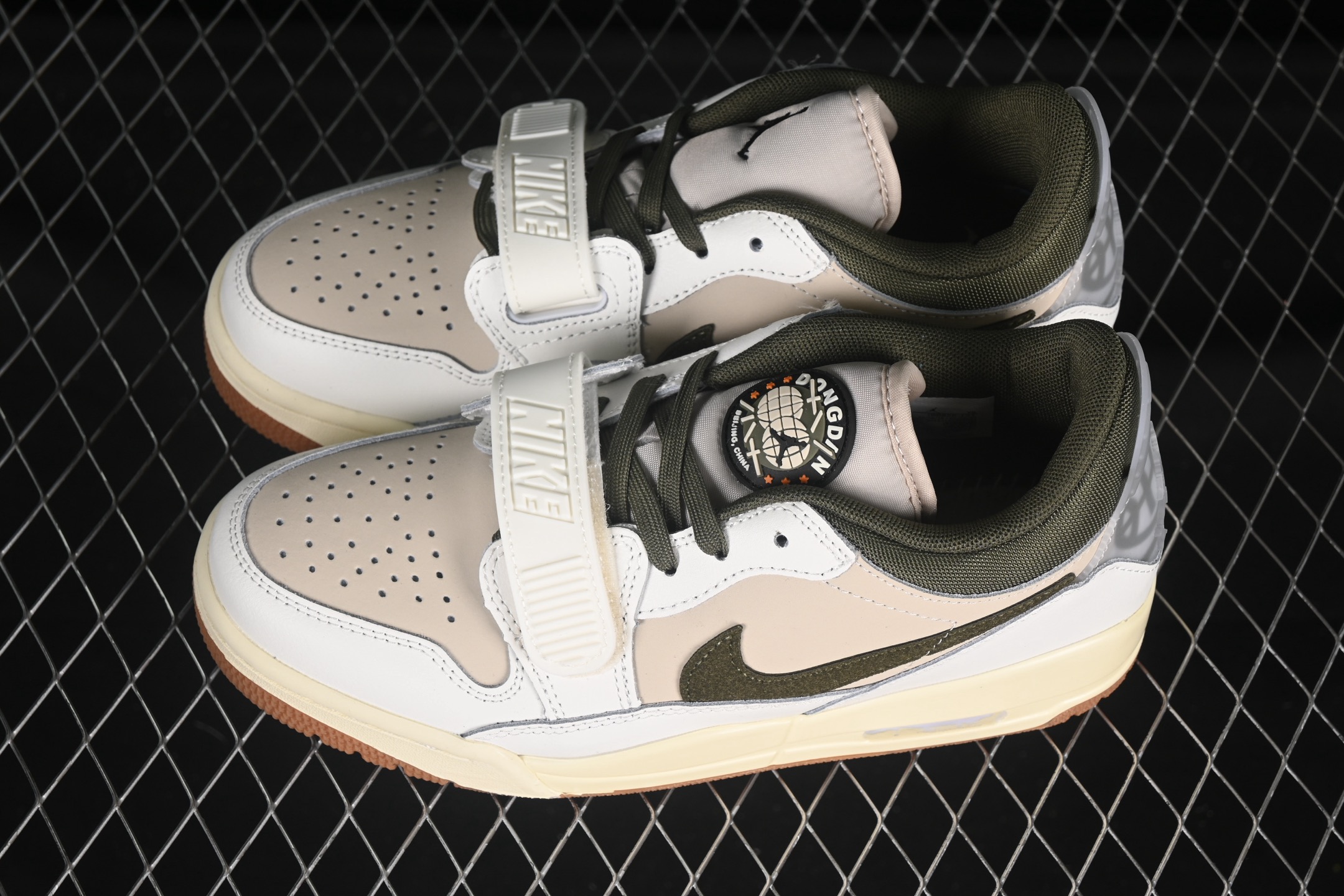 💰200真标💰240公司级💰280纯原
Air Jordan Legacy 312 Low AJ312 乔312 魔术贴三合一板鞋 IB8856-121
尺码:36 36.5 37.5 38 38.5 39 40 40.5 41 42 42.5 43 44 44.5 45 46 47.5 G.C3