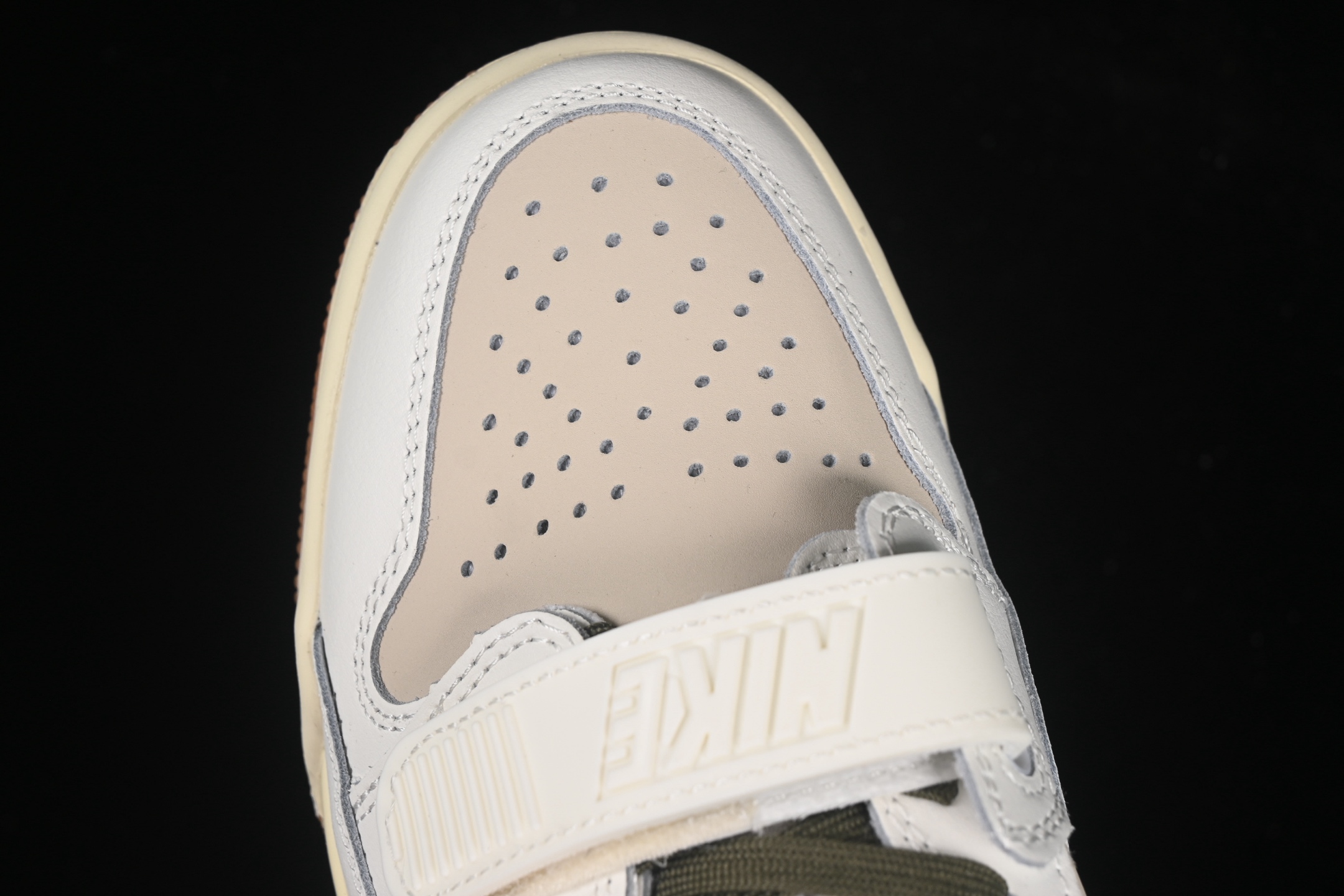 💰200真标💰240公司级💰280纯原
Air Jordan Legacy 312 Low AJ312 乔312 魔术贴三合一板鞋 IB8856-121
尺码:36 36.5 37.5 38 38.5 39 40 40.5 41 42 42.5 43 44 44.5 45 46 47.5 G.C3