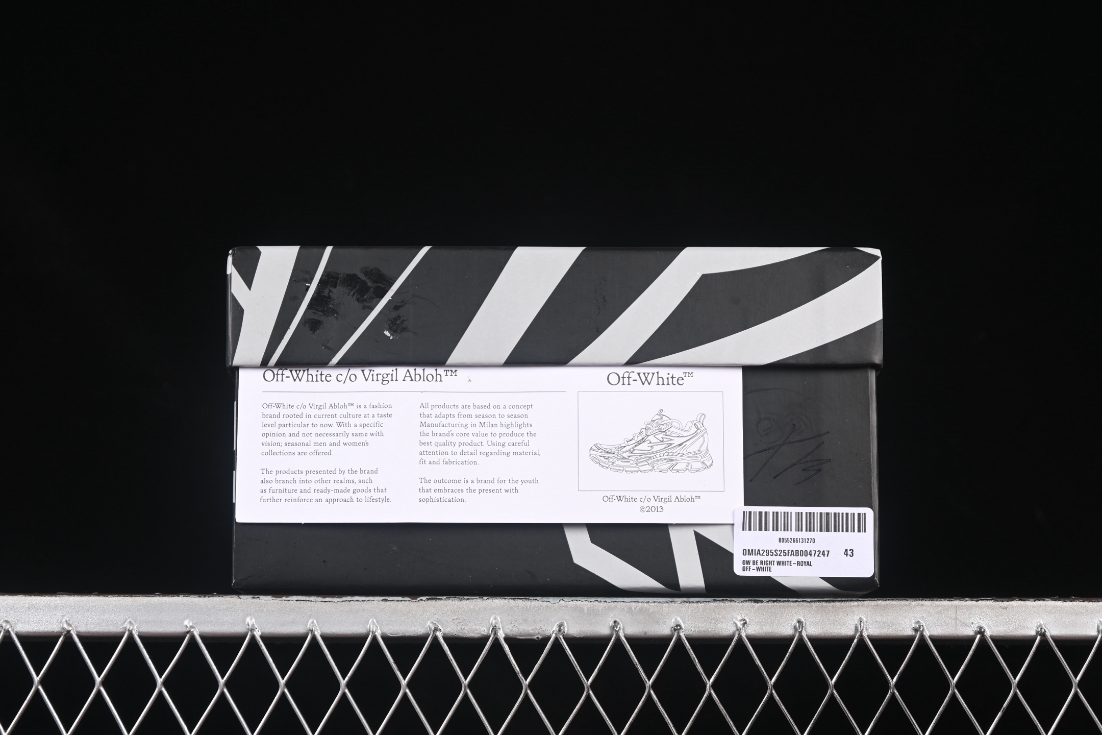 Off-White Be Right 白蓝色低帮生活休闲鞋
#鞋款的外观设计走在时尚前沿，其独特的风