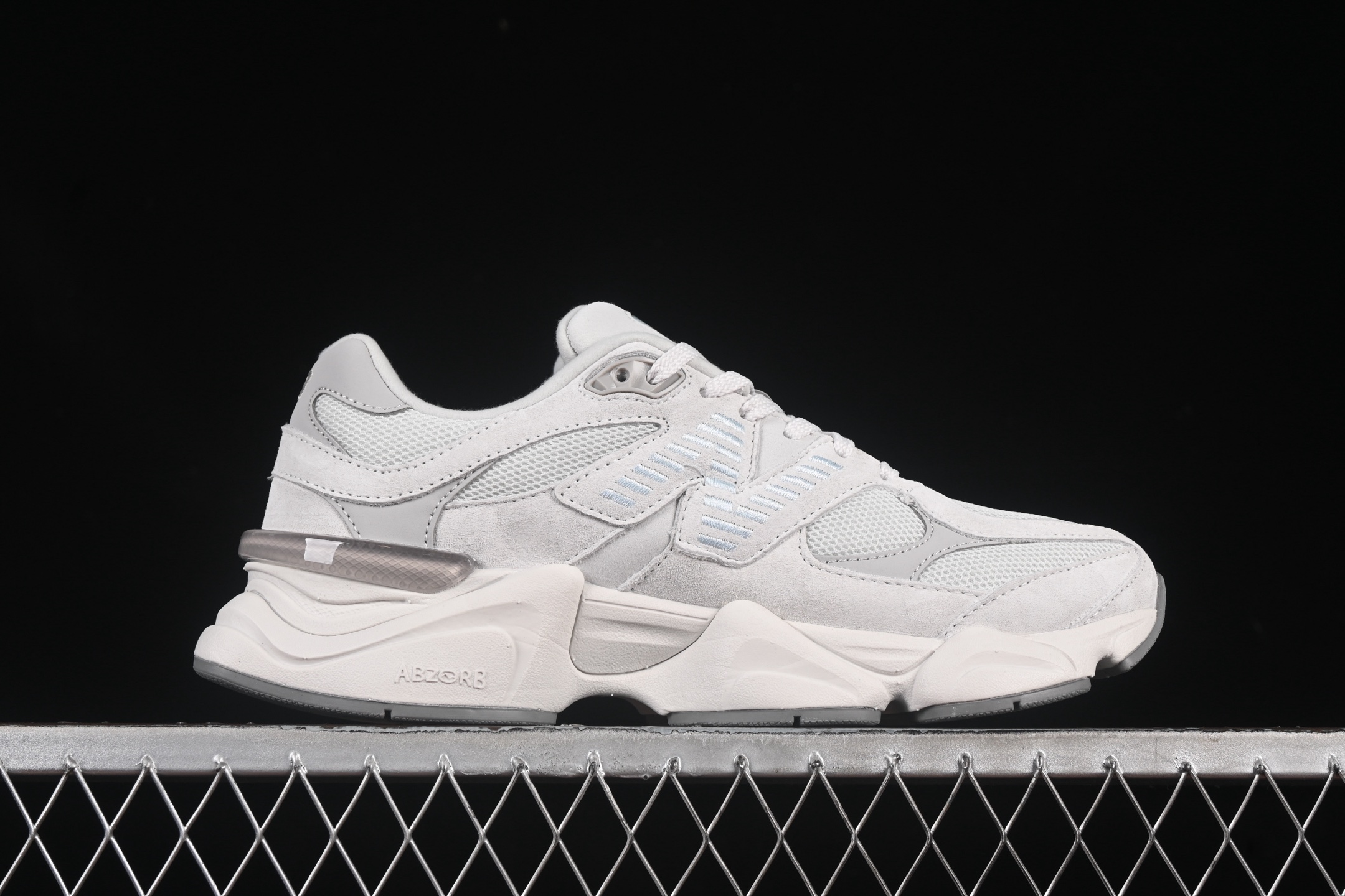 💰280纯原 Joe Freshgoods x New Balance NB9060 联名款 复古休闲运动慢跑鞋 U9060ZGA
#鞋款灵感源自设计师本人对夏日的怀日回忆。鞋面大身由空间双格及磨砂鞋面拼接而生,配以柔和、温暖的粉橘色调,夏日氛围拉满
#采用大面积网眼以及麂皮材质覆盖鞋身,还原经典气质。搭载ABZORB避震科技,由泡沫聚酯制成,上脚可以有效减少由鞋底反弹对身体及双腿的冲击力
尺码:36 37 37.5 38 38.5 39 40 40.5 41 42 42.5 43 44 44.5 45 46.5 3.D4