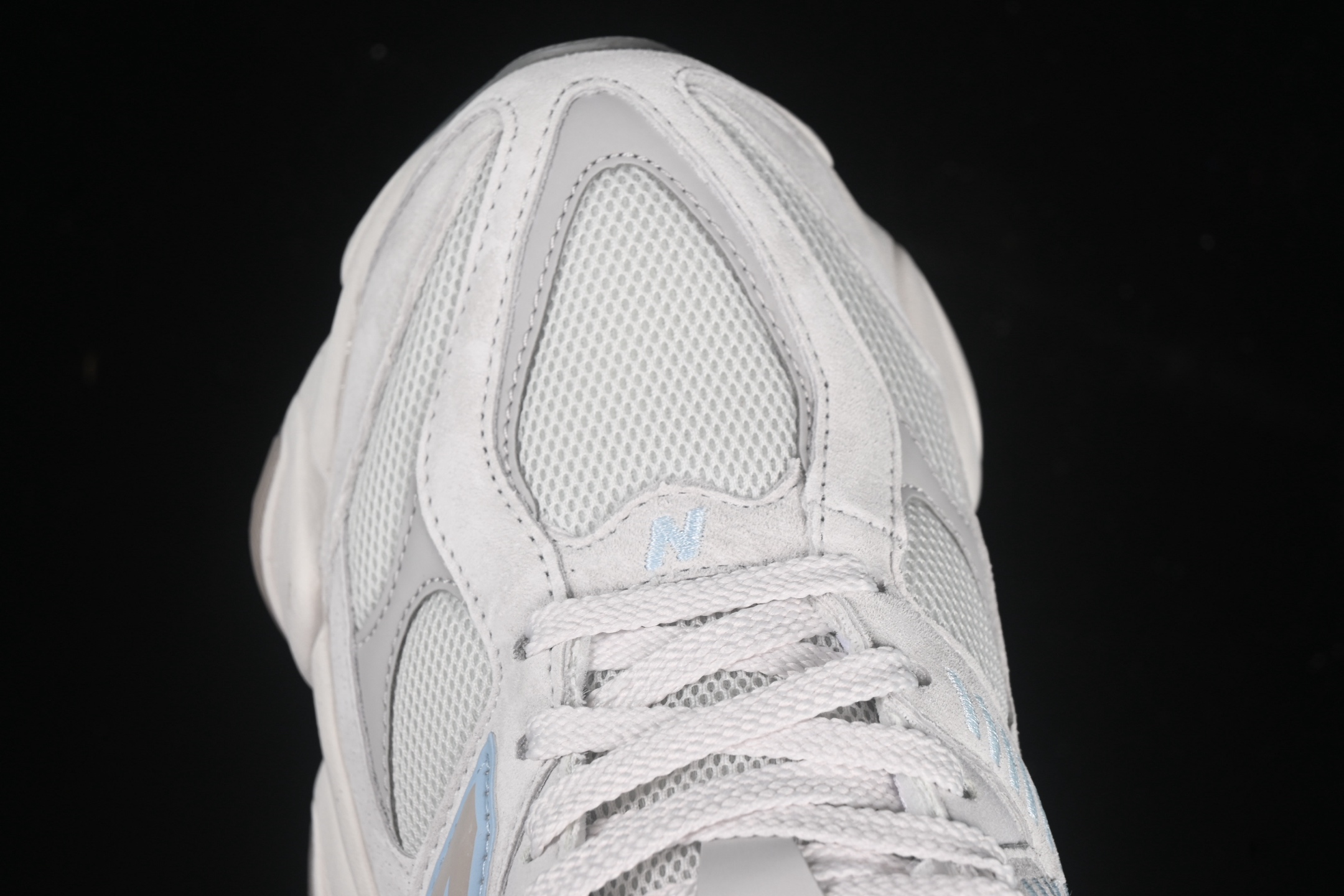💰280纯原 Joe Freshgoods x New Balance NB9060 联名款 复古休闲运动慢跑鞋 U9060ZGA
#鞋款灵感源自设计师本人对夏日的怀日回忆。鞋面大身由空间双格及磨砂鞋面拼接而生,配以柔和、温暖的粉橘色调,夏日氛围拉满
#采用大面积网眼以及麂皮材质覆盖鞋身,还原经典气质。搭载ABZORB避震科技,由泡沫聚酯制成,上脚可以有效减少由鞋底反弹对身体及双腿的冲击力
尺码:36 37 37.5 38 38.5 39 40 40.5 41 42 42.5 43 44 44.5 45 46.5 3.D4