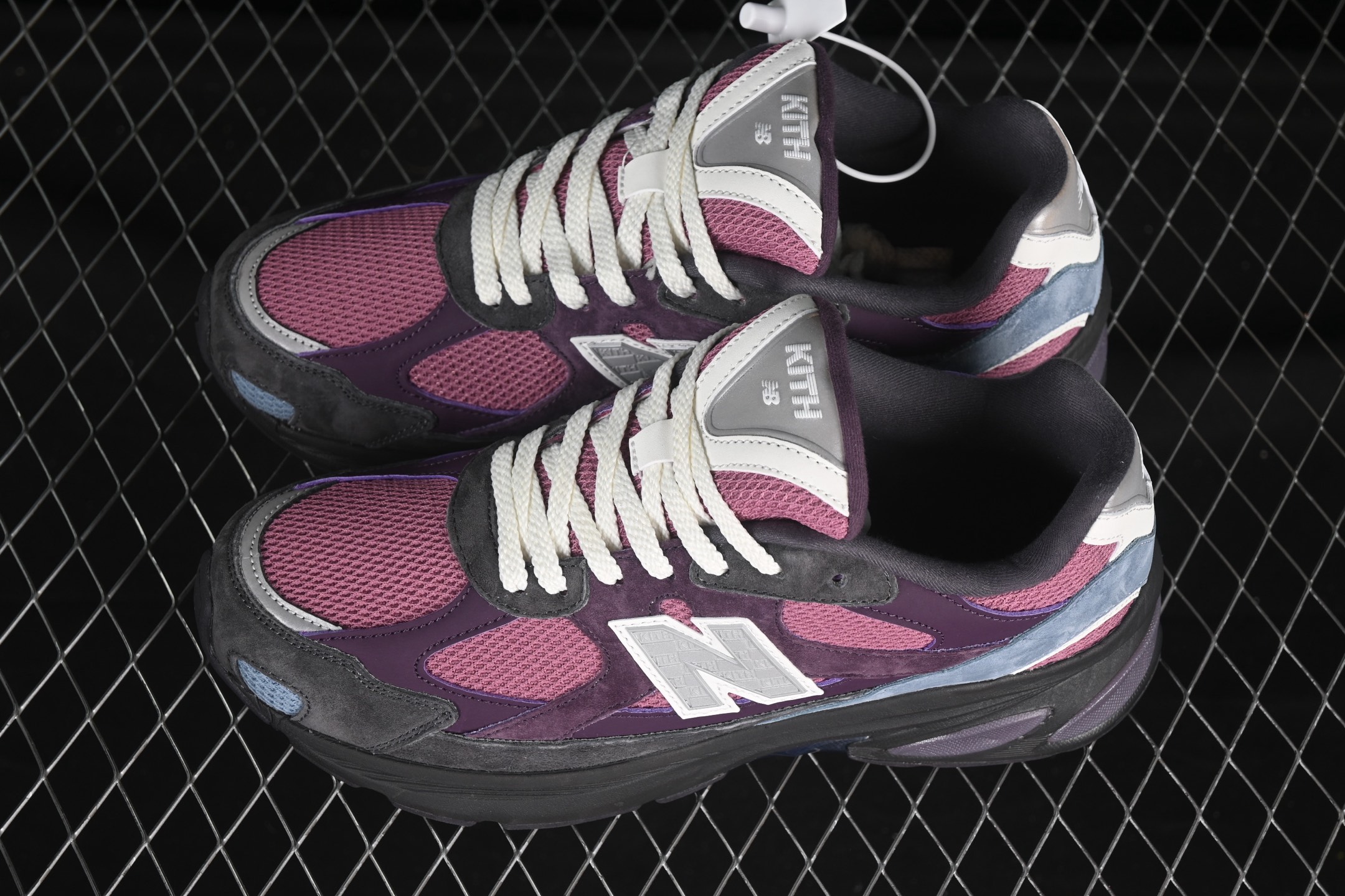 💰260纯原
New Balance 2010系列 复古休闲跑步鞋 M2010ANB
#鞋面的柔软麂皮搭配尼龙网布,特别透气而且还复古感,不管是搭配牛仔裤还工装裤都是百搭!
尺码:36 37 37.5 38 38.5 39 40 40.5 41 42 42.5 43 44 44.5 45 46.5 3.D4