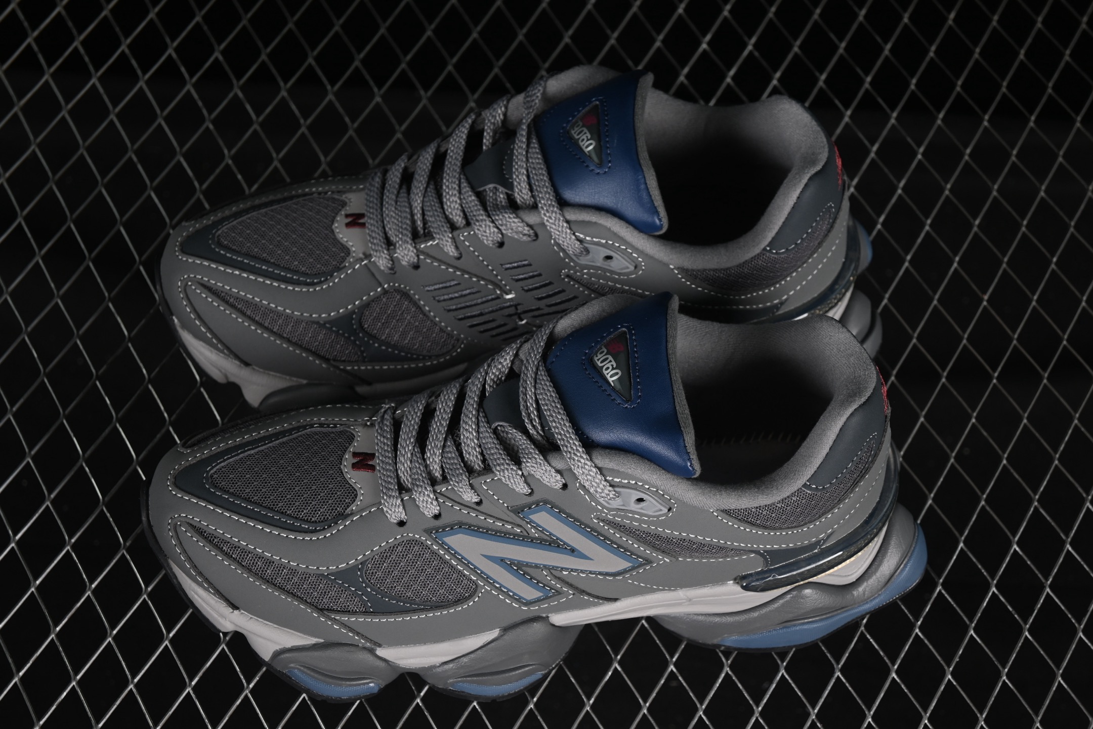 💰190纯原
New Balance NB9060 复古休闲运动慢跑鞋 U9060ECC
#最强性价版 采用大面积网眼以及麂皮材质覆盖鞋身,还原经典气质。搭载ABZORB避震科技,由泡沫聚酯制成,上脚可以有效减少由鞋底反弹对身体及双腿的冲击力
尺码:36 37 37.5 38 38.5 39 40 40.5 41 42 42.5 43 44 44.5 45 46.5 F.C3