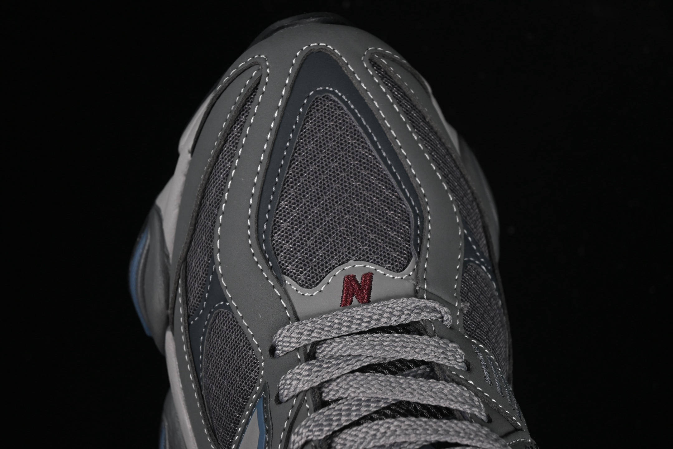 💰190纯原
New Balance NB9060 复古休闲运动慢跑鞋 U9060ECC
#最强性价版 采用大面积网眼以及麂皮材质覆盖鞋身,还原经典气质。搭载ABZORB避震科技,由泡沫聚酯制成,上脚可以有效减少由鞋底反弹对身体及双腿的冲击力
尺码:36 37 37.5 38 38.5 39 40 40.5 41 42 42.5 43 44 44.5 45 46.5 F.C3