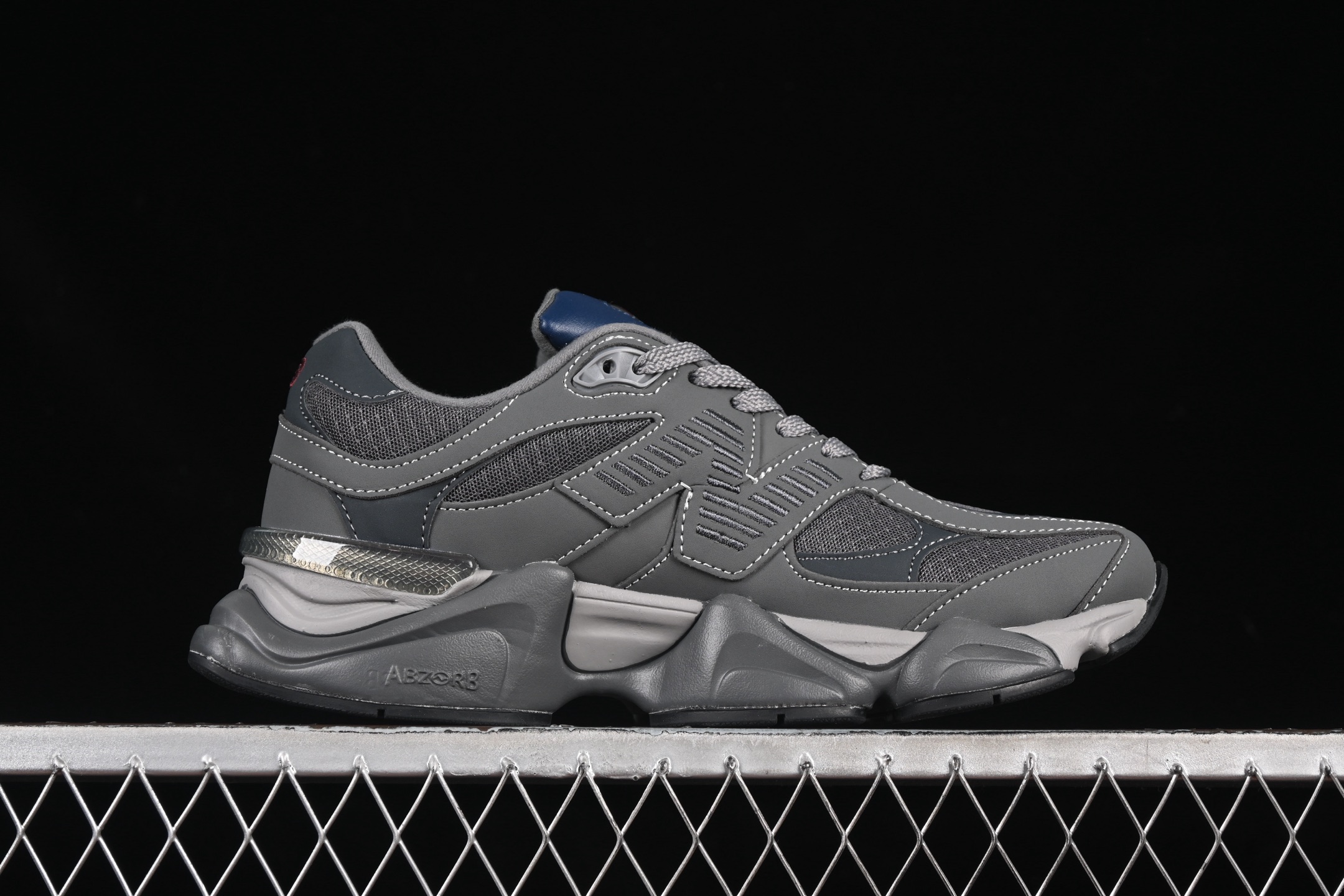 💰190纯原
New Balance NB9060 复古休闲运动慢跑鞋 U9060ECC
#最强性价版 采用大面积网眼以及麂皮材质覆盖鞋身,还原经典气质。搭载ABZORB避震科技,由泡沫聚酯制成,上脚可以有效减少由鞋底反弹对身体及双腿的冲击力
尺码:36 37 37.5 38 38.5 39 40 40.5 41 42 42.5 43 44 44.5 45 46.5 F.C3