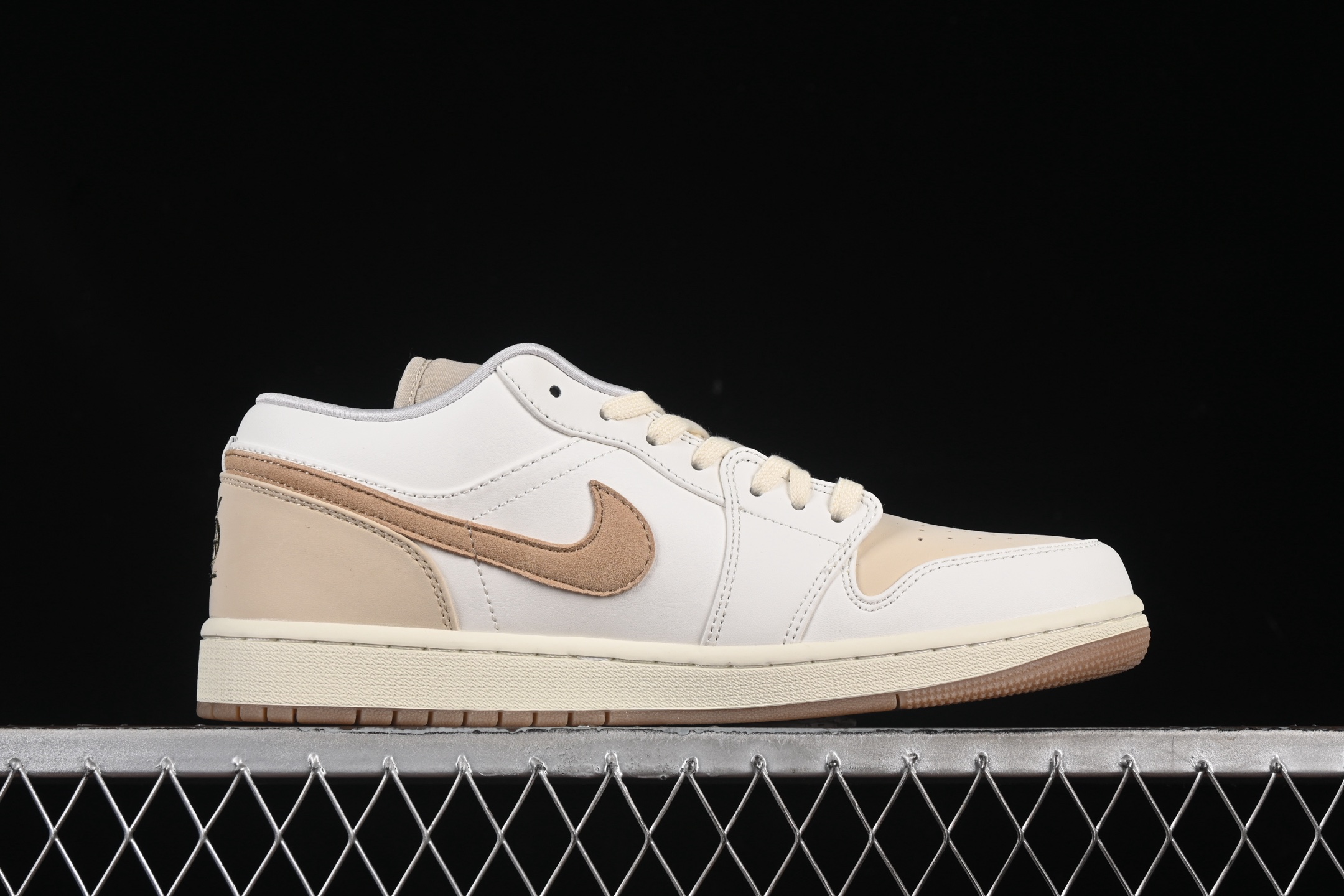 💰200公司级💰240纯原
Air Jordan 1 Low "Dongdan" AJ1 乔1椰奶白 低帮文化休闲板鞋 IB8855-121
尺码:36 36.5 37.5 38 38.5 39 40 40.5 41 42 42.5 43 44 44.5 45 46 99C3
