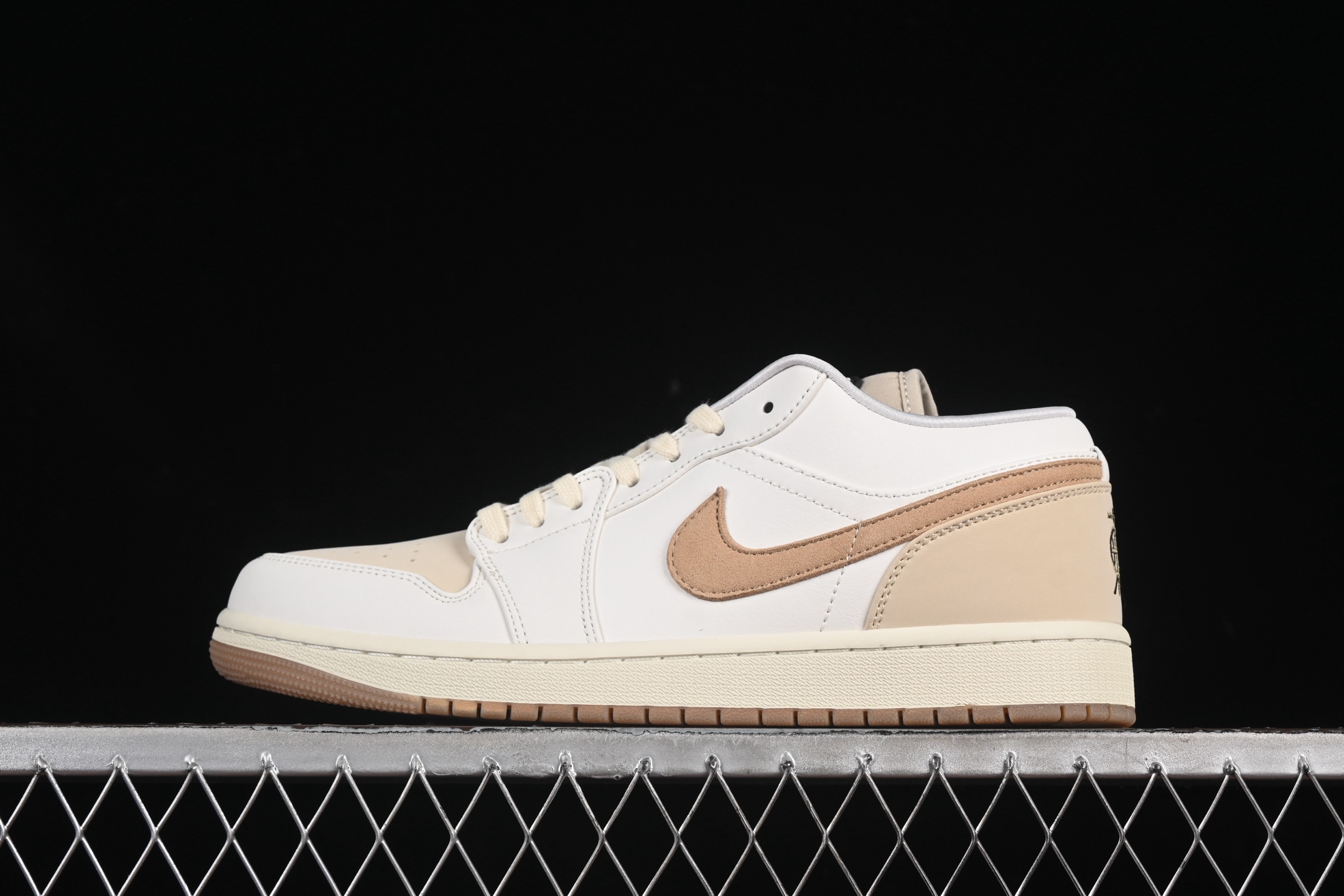 💰200公司级💰240纯原
Air Jordan 1 Low "Dongdan" AJ1 乔1椰奶白 低帮文化休闲板鞋 IB8855-121
尺码:36 36.5 37.5 38 38.5 39 40 40.5 41 42 42.5 43 44 44.5 45 46 99C3