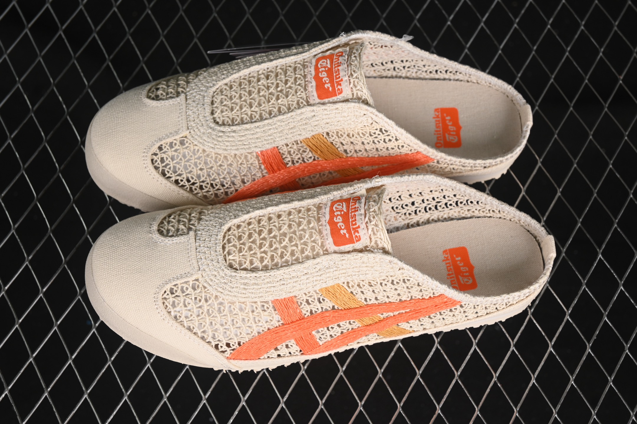 💰180纯原
OnitsukaTiger/鬼塚虎 Mexico 66 Sabot 网面透气一脚蹬半拖 1183C123-251
尺码:35 36 37 37.5 38 39 39.5 40.5 41.5 42 42.5 43.5 44 45 CSC3