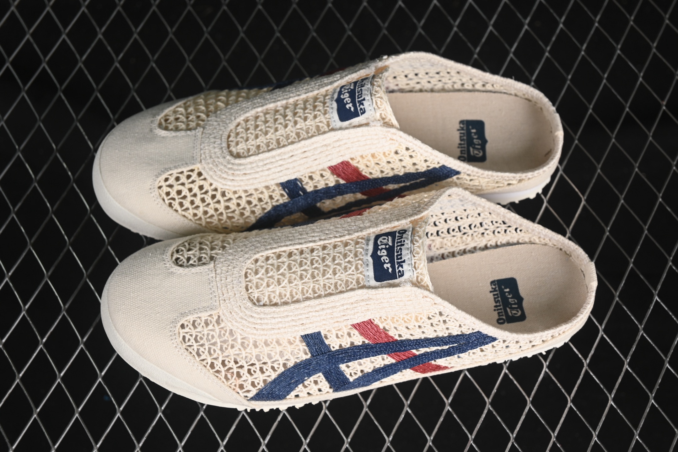 💰180纯原
OnitsukaTiger/鬼塚虎 Mexico 66 Sabot 网面透气一脚蹬半拖 1183C123-100
尺码:35 36 37 37.5 38 39 39.5 40.5 41.5 42 42.5 43.5 44 45 CSC3