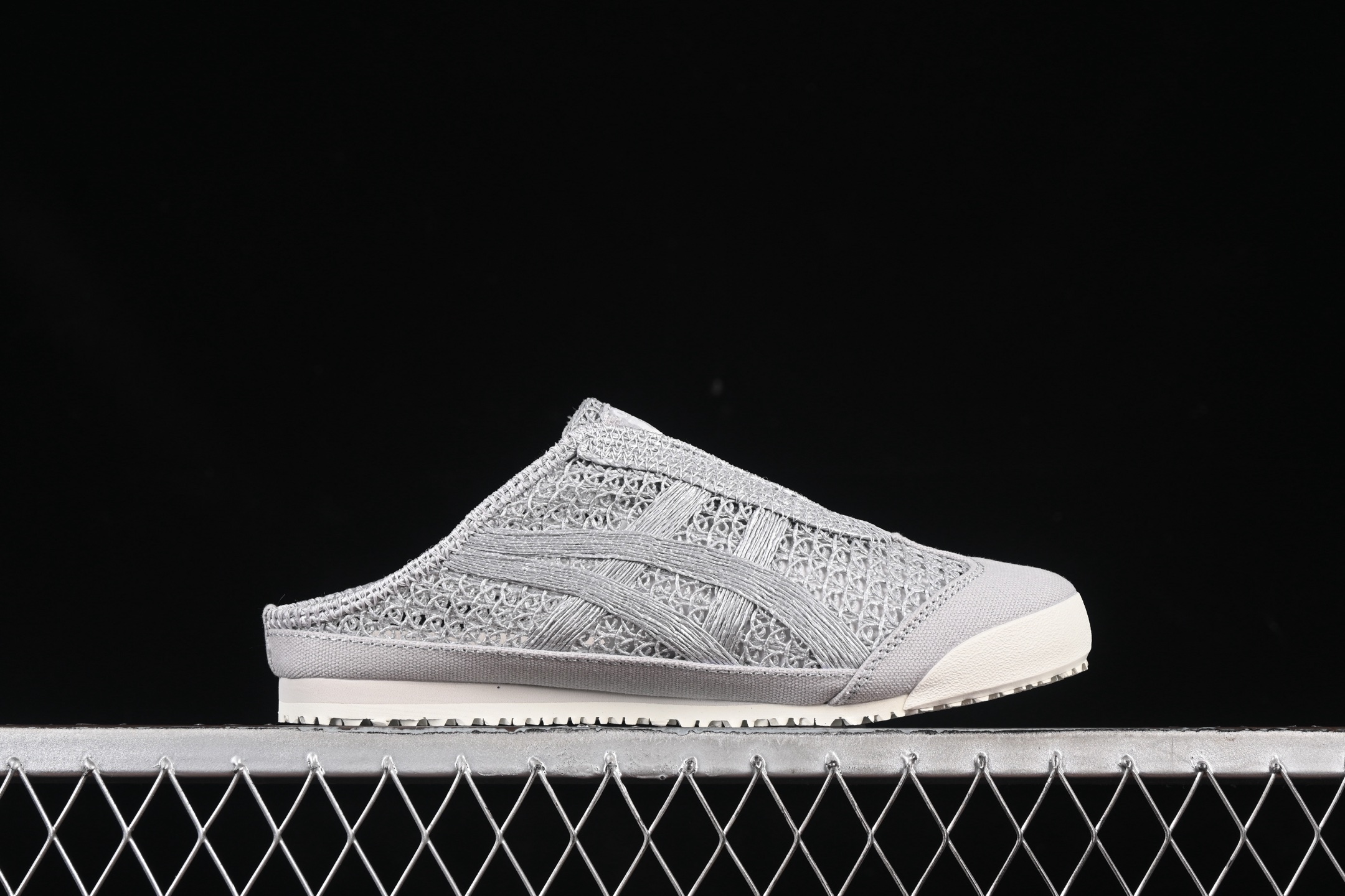 💰180纯原
OnitsukaTiger/鬼塚虎 Mexico 66 Sabot 网面透气一脚蹬半拖 1183A707-020
尺码:35 36 37 37.5 38 39 39.5 40.5 41.5 42 42.5 43.5 44 45 CSC3