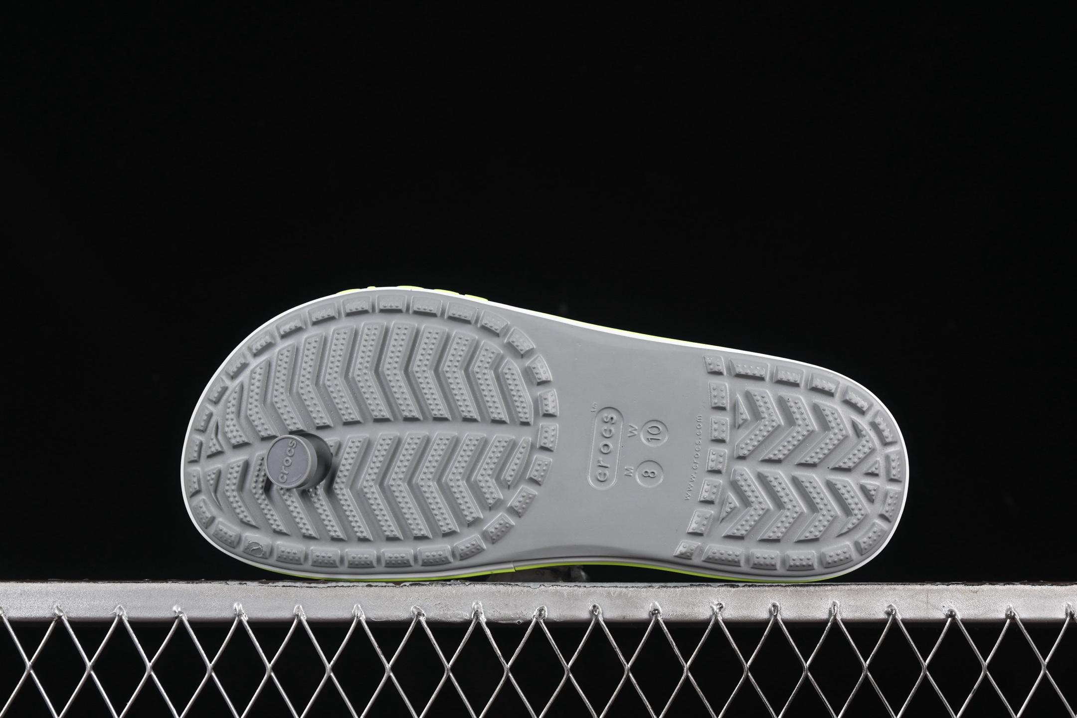 💰120纯原
Crocs Classic Clog 巴亚系列围条经典夏日沙滩室内外穿搭休闲涉水夹脚人字拖鞋
尺码：M7（39-40）M8（41-42）M9（42-43）M10（43-44）M11（45-46）B.D4