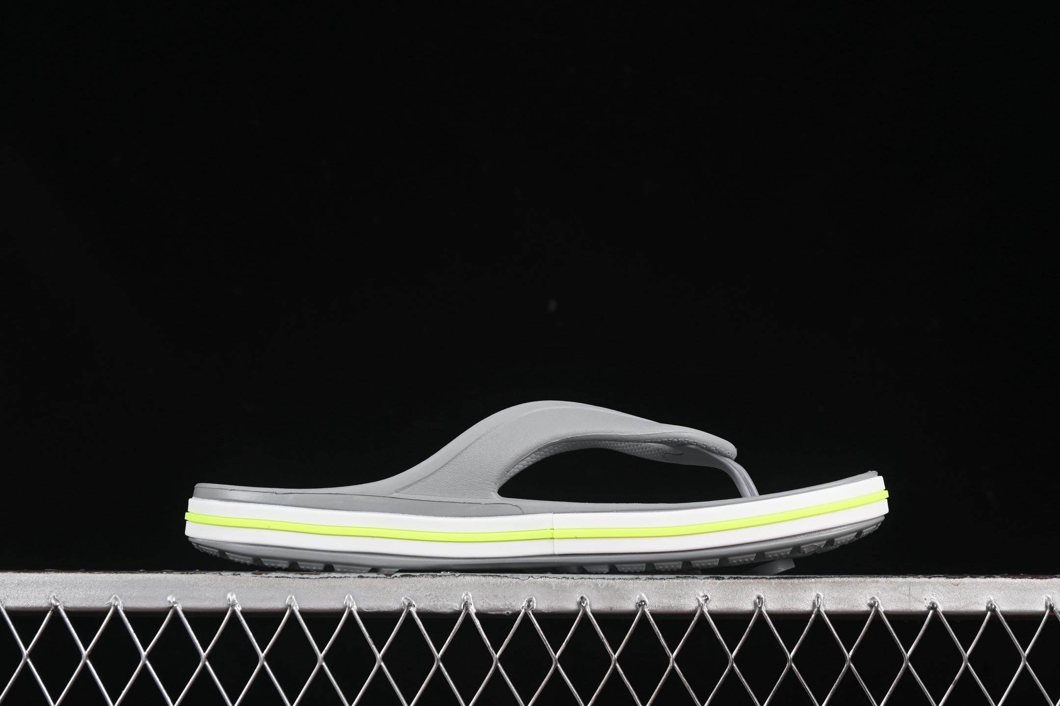 💰120纯原
Crocs Classic Clog 巴亚系列围条经典夏日沙滩室内外穿搭休闲涉水夹脚人字拖鞋
尺码：M7（39-40）M8（41-42）M9（42-43）M10（43-44）M11（45-46）B.D4