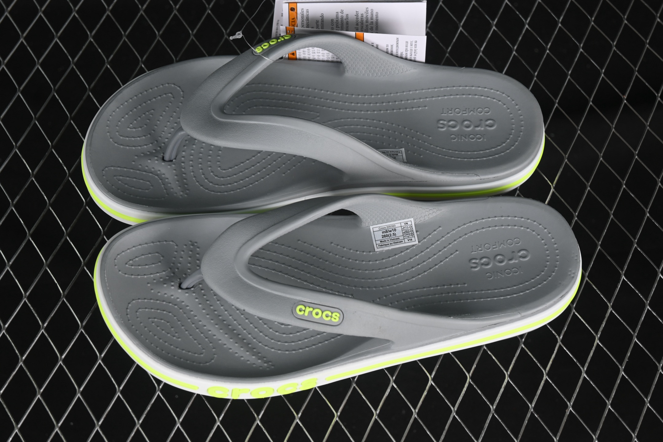 💰120纯原
Crocs Classic Clog 巴亚系列围条经典夏日沙滩室内外穿搭休闲涉水夹脚人字拖鞋
尺码：M7（39-40）M8（41-42）M9（42-43）M10（43-44）M11（45-46）B.D4