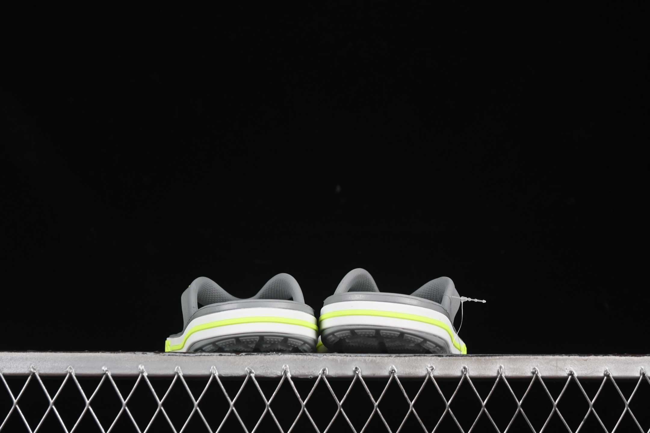 💰120纯原
Crocs Classic Clog 巴亚系列围条经典夏日沙滩室内外穿搭休闲涉水夹脚人字拖鞋
尺码：M7（39-40）M8（41-42）M9（42-43）M10（43-44）M11（45-46）B.D4