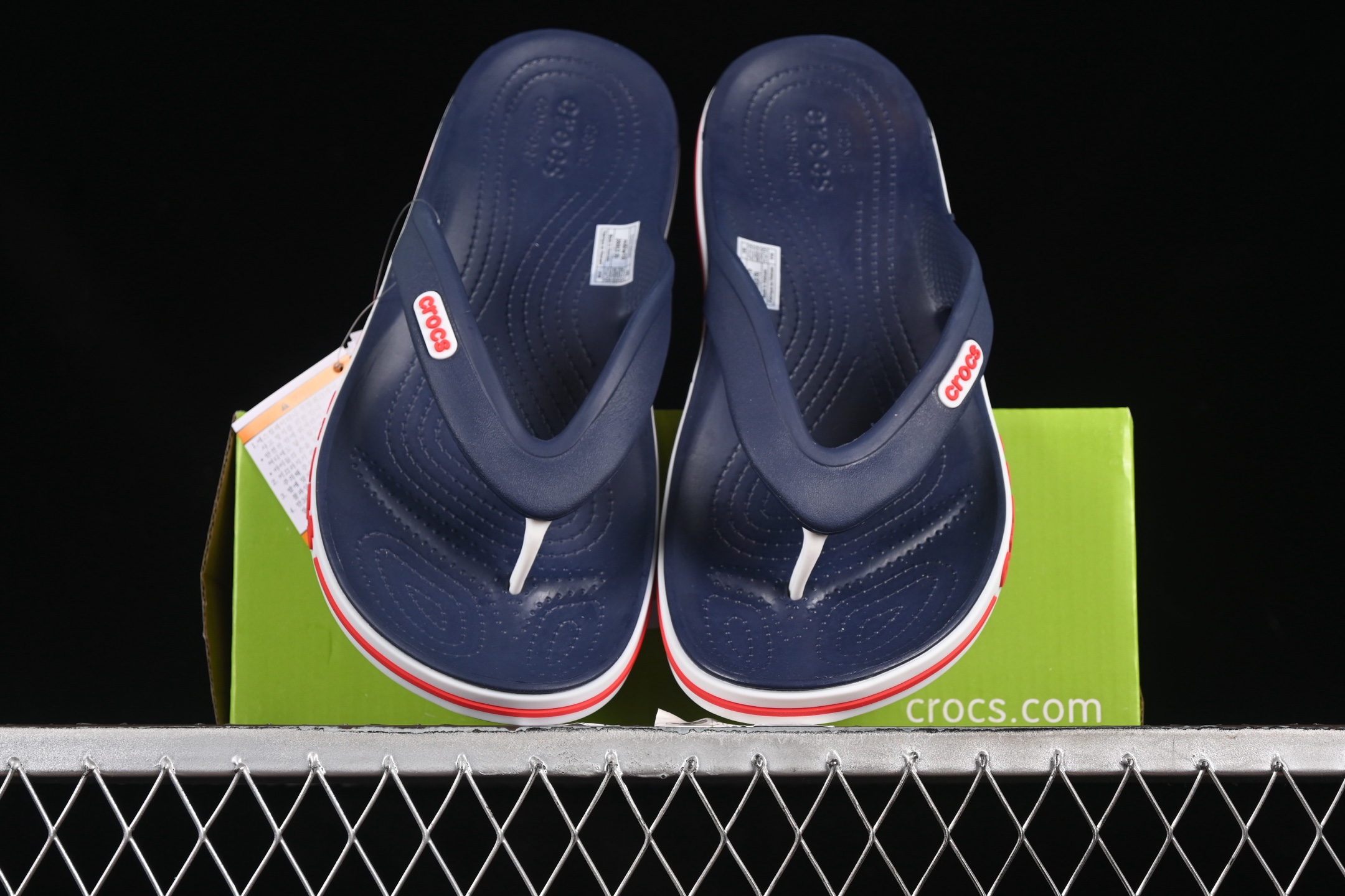 💰120纯原
 Crocs Classic Clog 巴亚系列围条经典夏日沙滩室内外穿搭休闲涉水夹脚人字拖鞋
尺码：M7（39-40）M8（41-42）M9（42-43）M10（43-44）M11（45-46）B.D4