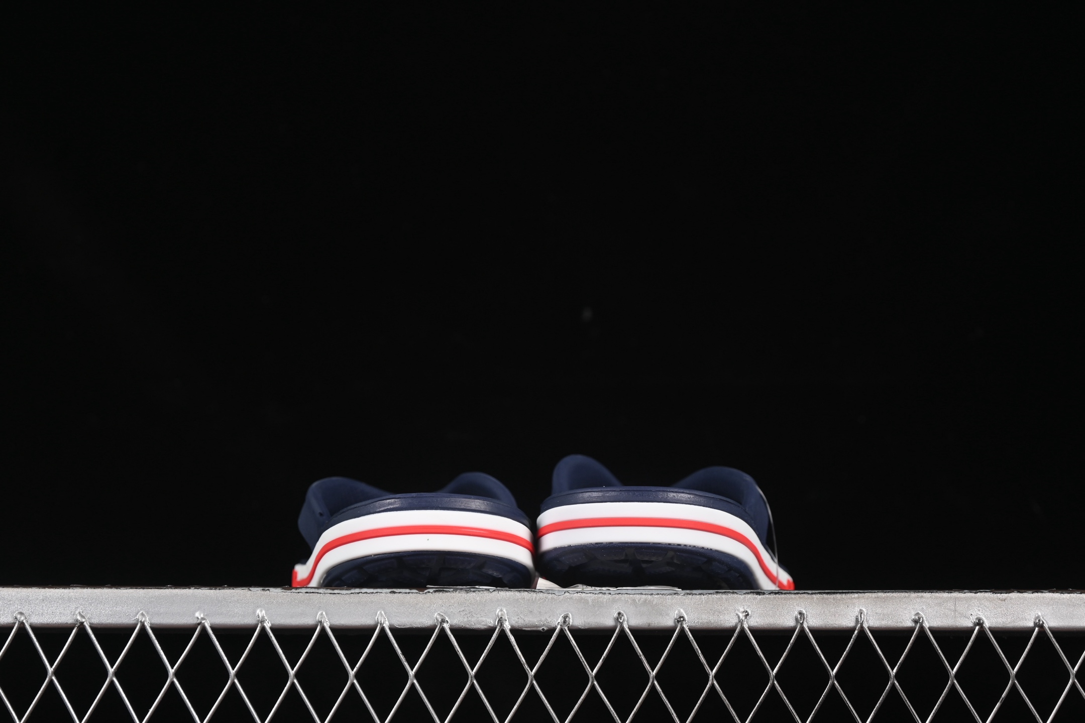 💰120纯原
 Crocs Classic Clog 巴亚系列围条经典夏日沙滩室内外穿搭休闲涉水夹脚人字拖鞋
尺码：M7（39-40）M8（41-42）M9（42-43）M10（43-44）M11（45-46）B.D4