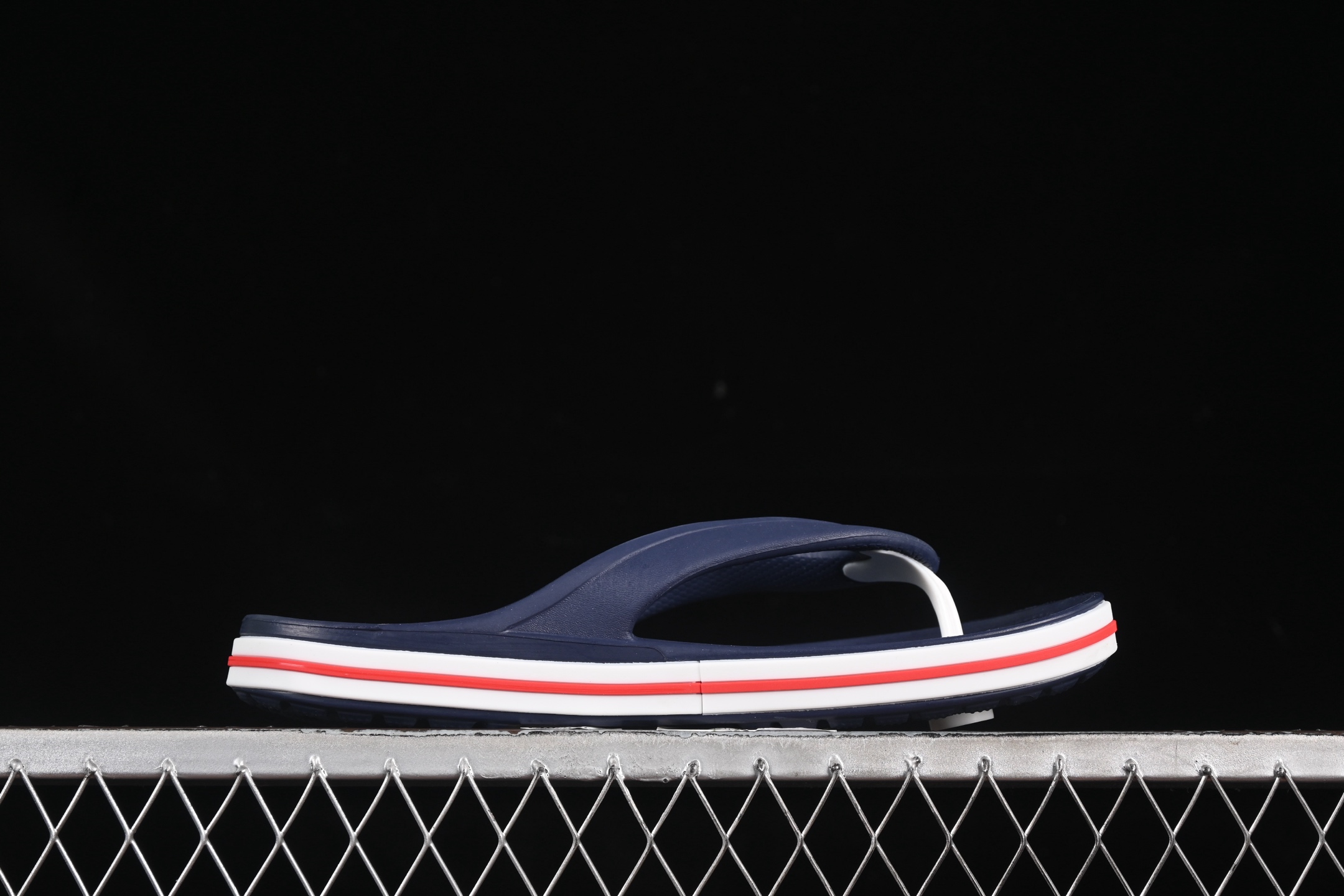 💰120纯原
 Crocs Classic Clog 巴亚系列围条经典夏日沙滩室内外穿搭休闲涉水夹脚人字拖鞋
尺码：M7（39-40）M8（41-42）M9（42-43）M10（43-44）M11（45-46）B.D4