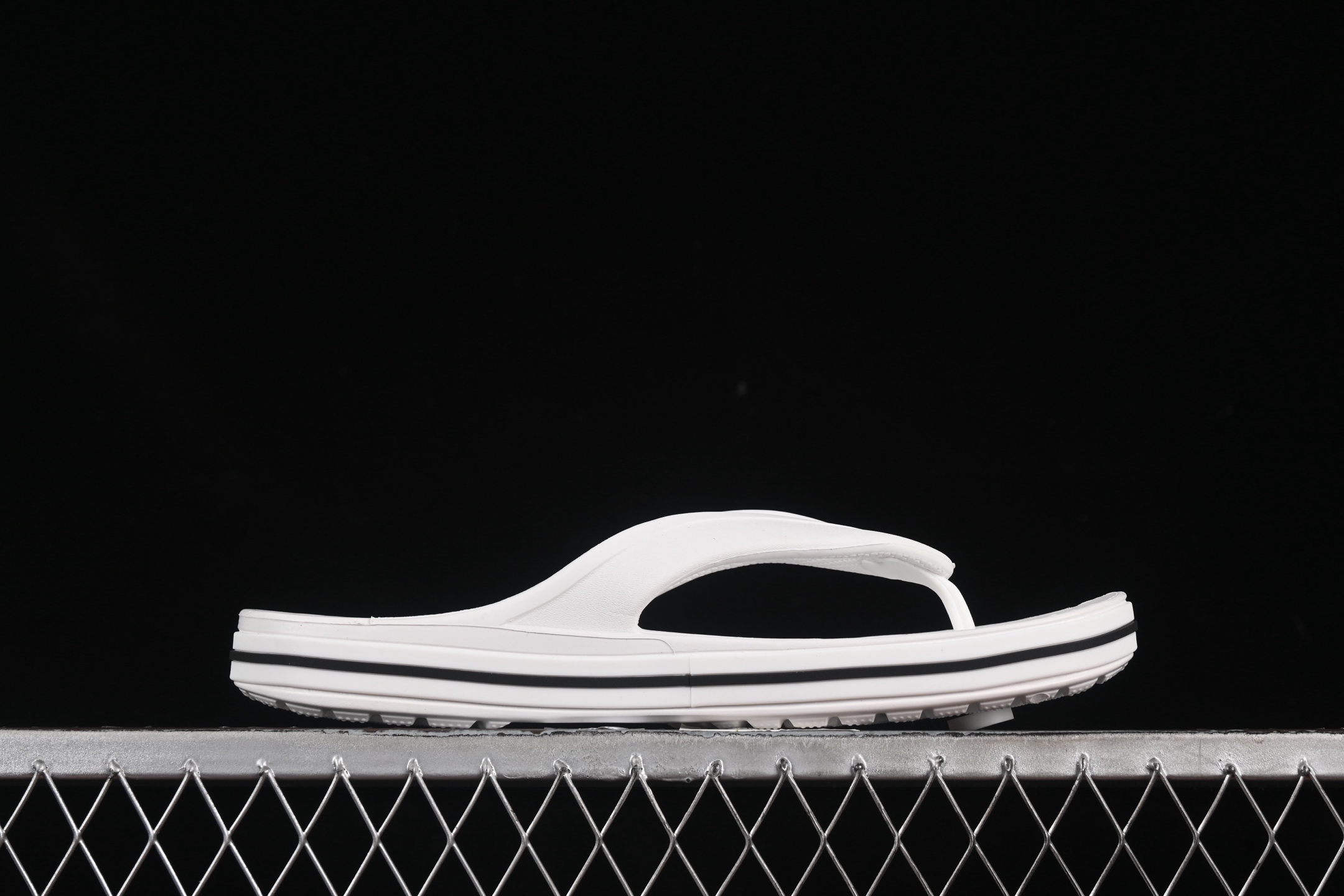 💰120纯原
 Crocs Classic Clog 巴亚系列围条经典夏日沙滩室内外穿搭休闲涉水夹脚人字拖鞋
尺码：M7（39-40）M8（41-42）M9（42-43）M10（43-44）M11（45-46）B.D4