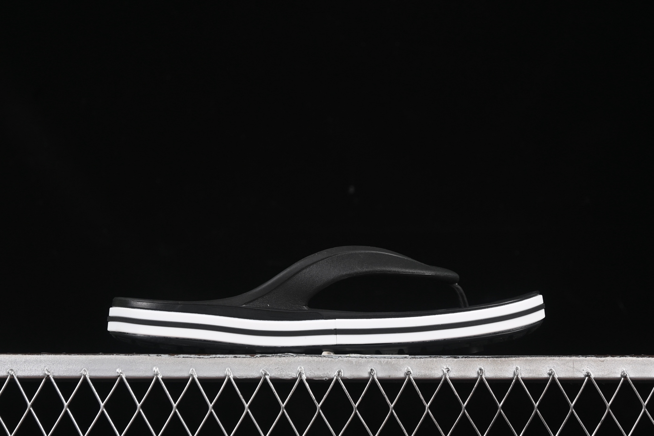 💰120纯原
 Crocs Classic Clog 巴亚系列围条经典夏日沙滩室内外穿搭休闲涉水夹脚人字拖鞋
尺码：M7（39-40）M8（41-42）M9（42-43）M10（43-44）M11（45-46）B.D4