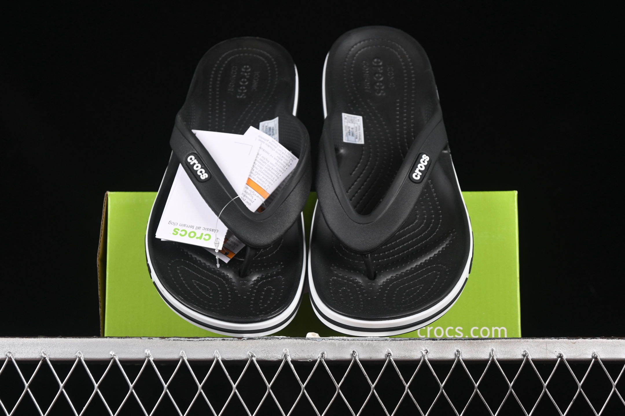 💰120纯原
 Crocs Classic Clog 巴亚系列围条经典夏日沙滩室内外穿搭休闲涉水夹脚人字拖鞋
尺码：M7（39-40）M8（41-42）M9（42-43）M10（43-44）M11（45-46）B.D4
