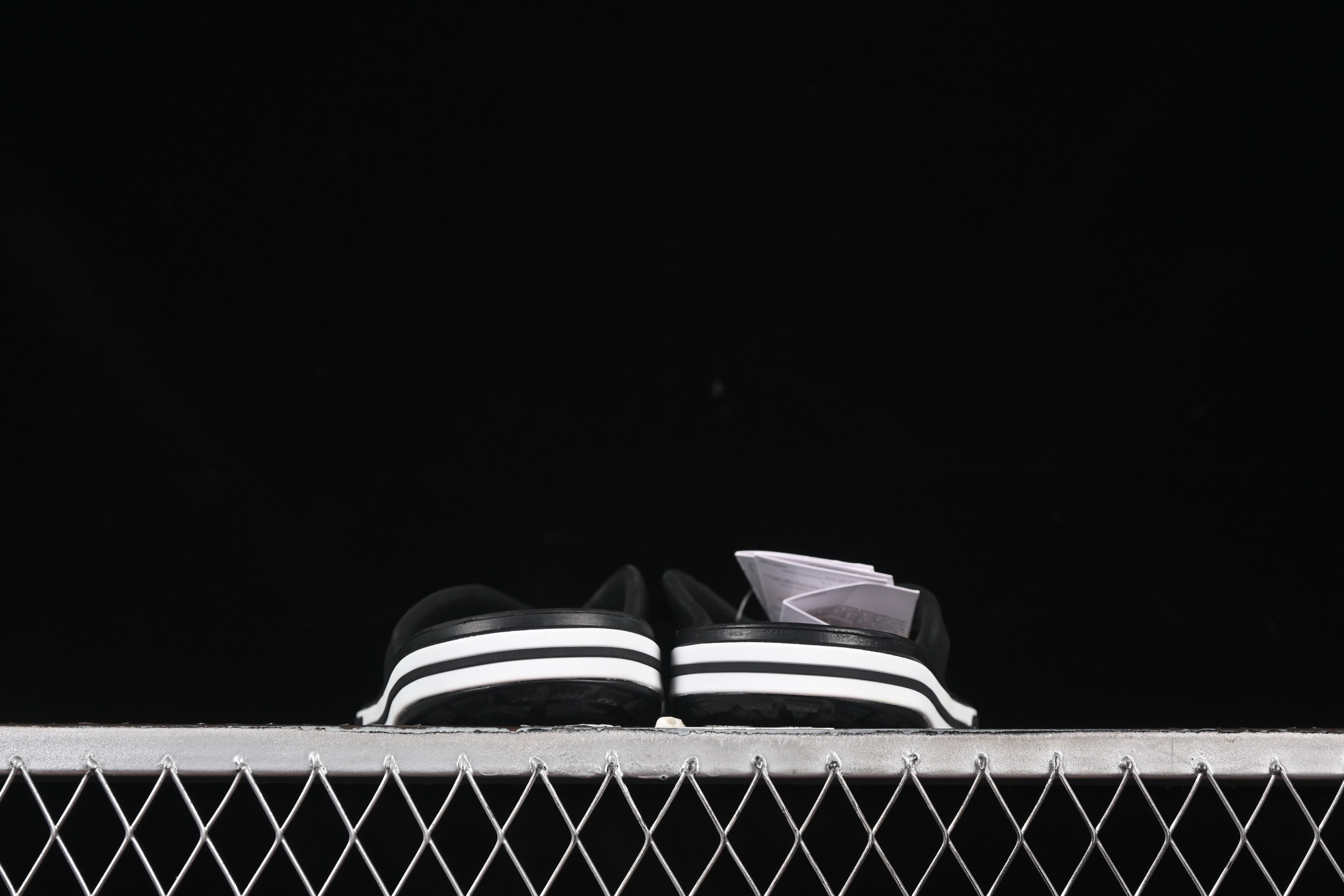 💰120纯原
 Crocs Classic Clog 巴亚系列围条经典夏日沙滩室内外穿搭休闲涉水夹脚人字拖鞋
尺码：M7（39-40）M8（41-42）M9（42-43）M10（43-44）M11（45-46）B.D4