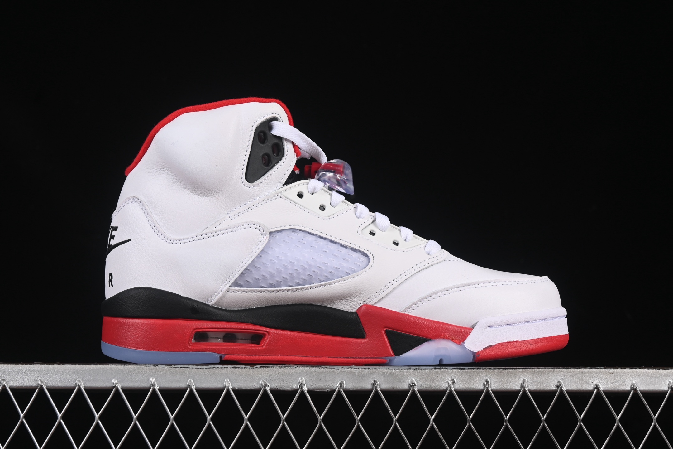 💰420纯原
Air Jordan 5 Retro "Fire Red Black Tongue" AJ5 乔5流川枫 火焰红 篮球鞋 HQ7978-101
尺码：40 40.5 41 42 42.5 43 44 44.5 45 46 47.5 P.E5