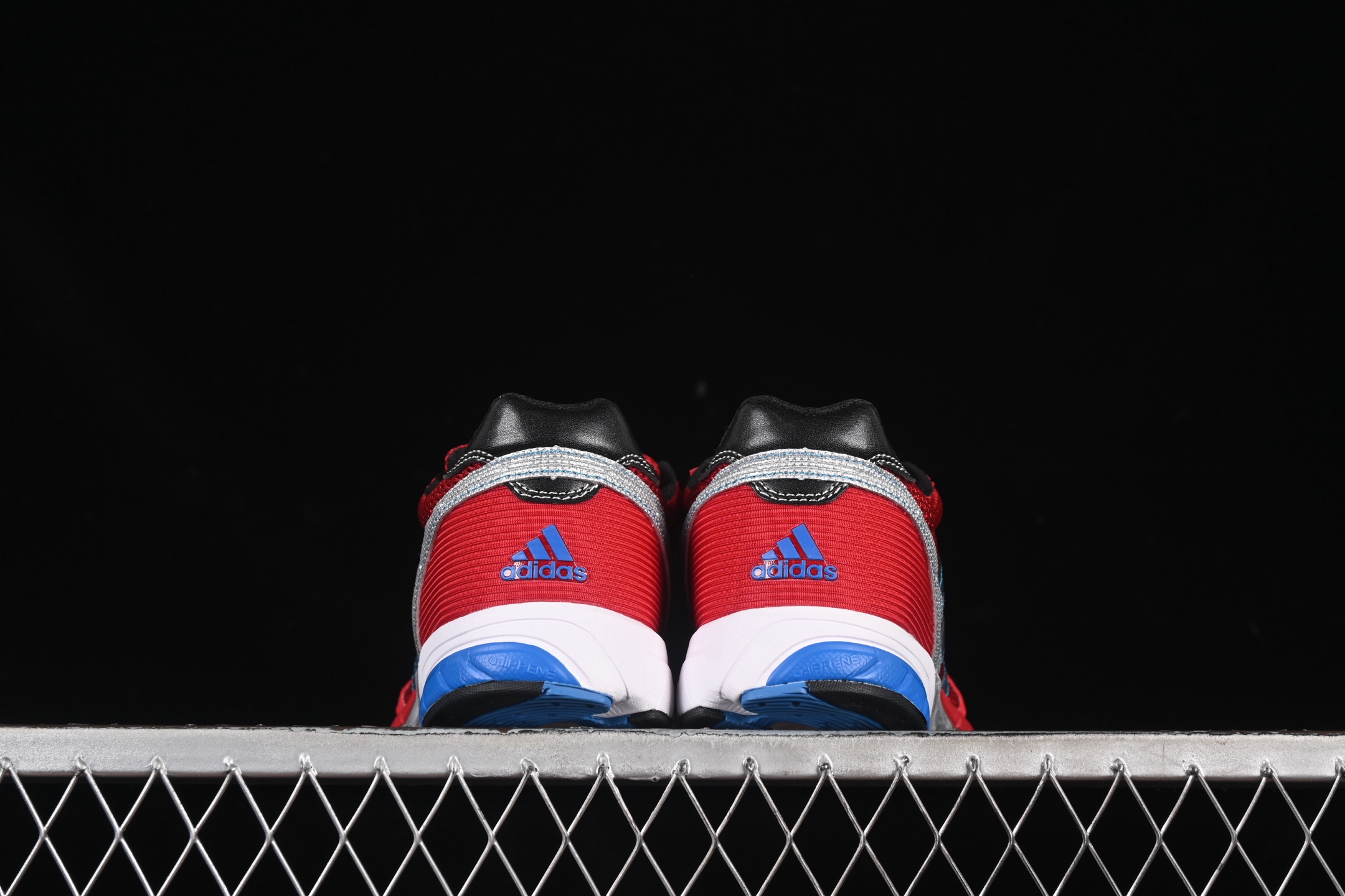 💰190纯原
Adidas Adios Neftenga G12988 阿迪透气轻盈低帮跑步鞋
尺码：36 36.5 37 38 38.5 39 40 40.5 41 42 42.5 43 44 44.5 45 N.C3