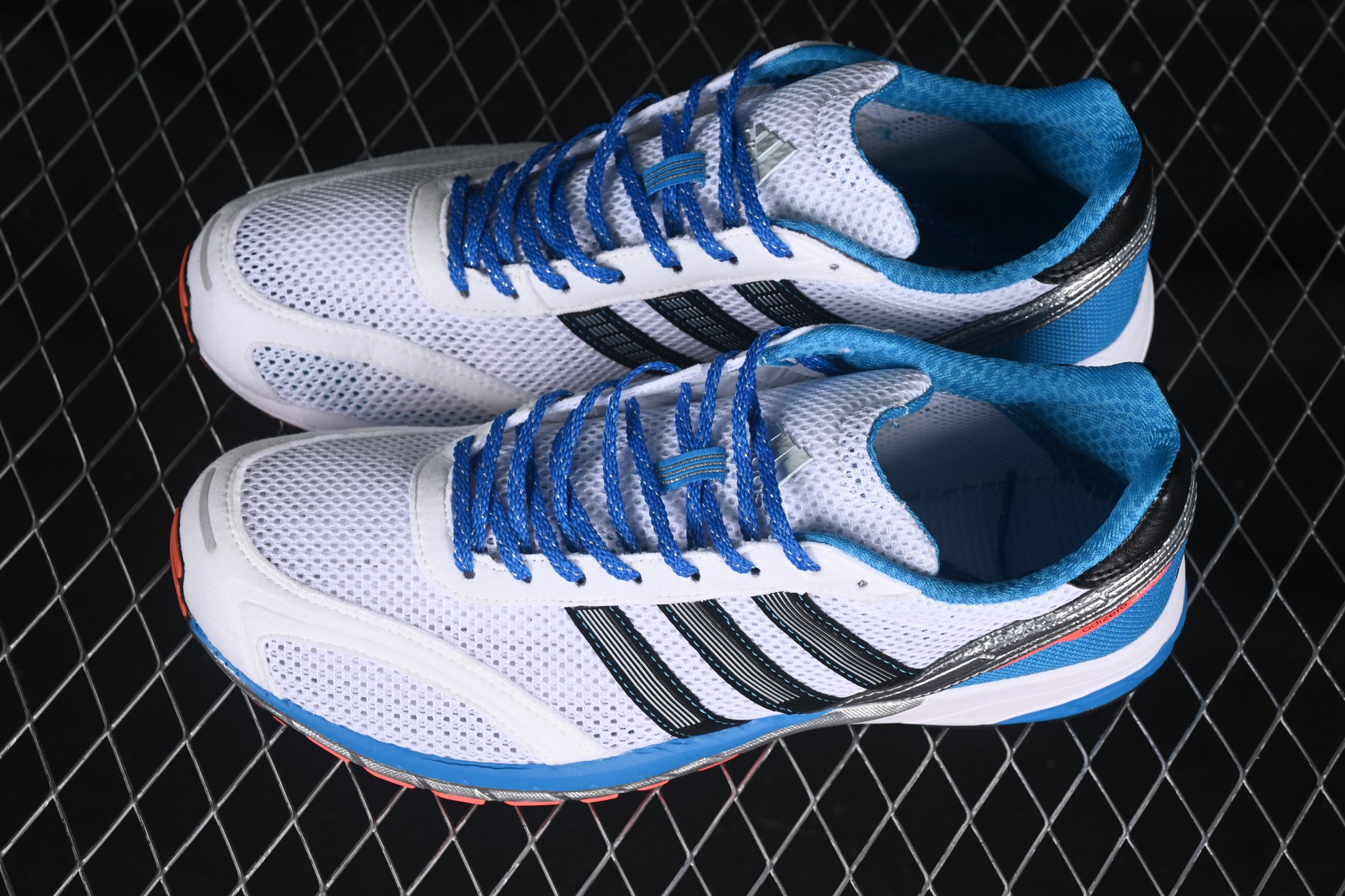💰190纯原
 Adidas Adios Neftenga G41401 阿迪透气轻盈低帮跑步鞋
尺码：36 36.5 37 38 38.5 39 40 40.5 41 42 42.5 43 44 44.5 45 N.C3