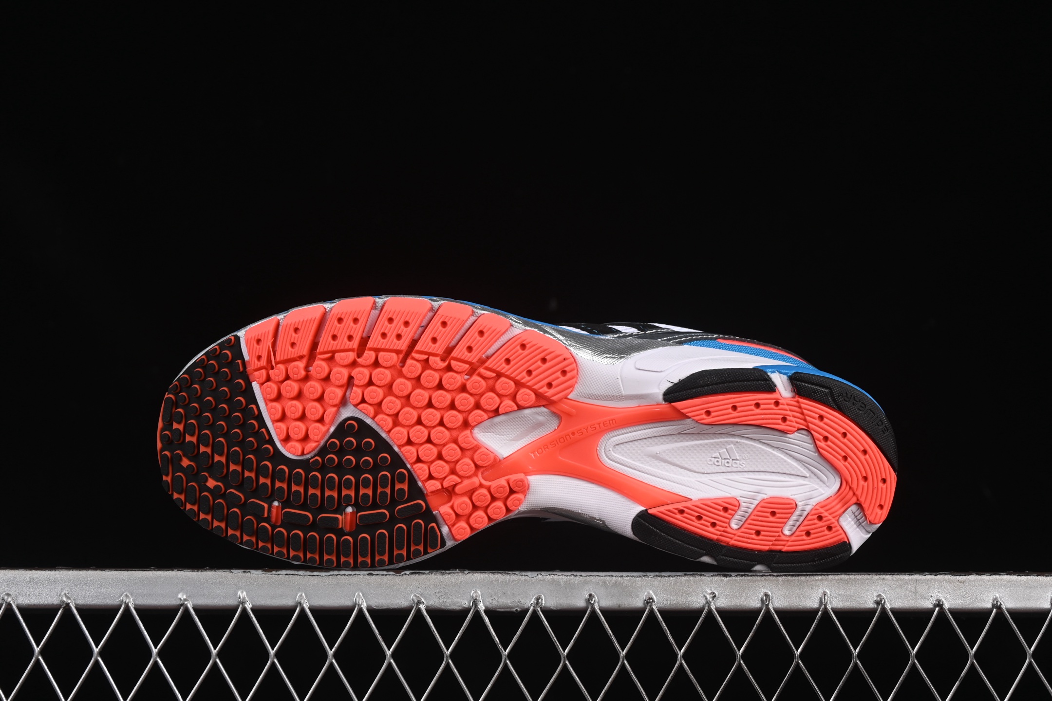 💰190纯原
 Adidas Adios Neftenga G41401 阿迪透气轻盈低帮跑步鞋
尺码：36 36.5 37 38 38.5 39 40 40.5 41 42 42.5 43 44 44.5 45 N.C3