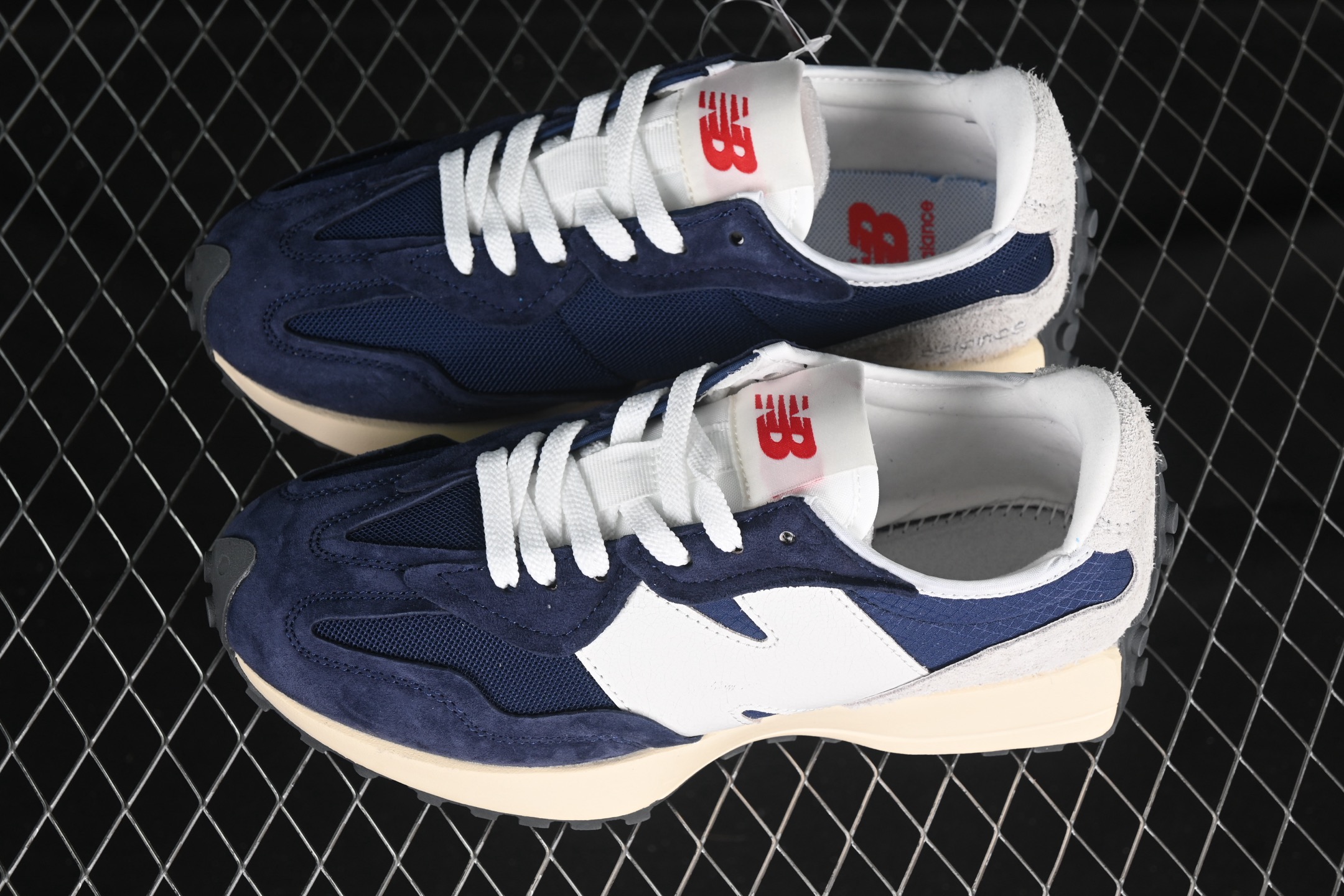💰160真标💰180公司级💰220纯原
New Balance MS327系列复古休闲运动慢跑鞋 U327WRJ
#独立开模 原鞋开发 进口皮料 正确中底布 正确原标 同级细节随意对比
尺码:36 37 37.5 38 38.5 39.5 40 40.5 41.5 42 42.5 43 44 44.5 45 3.C3