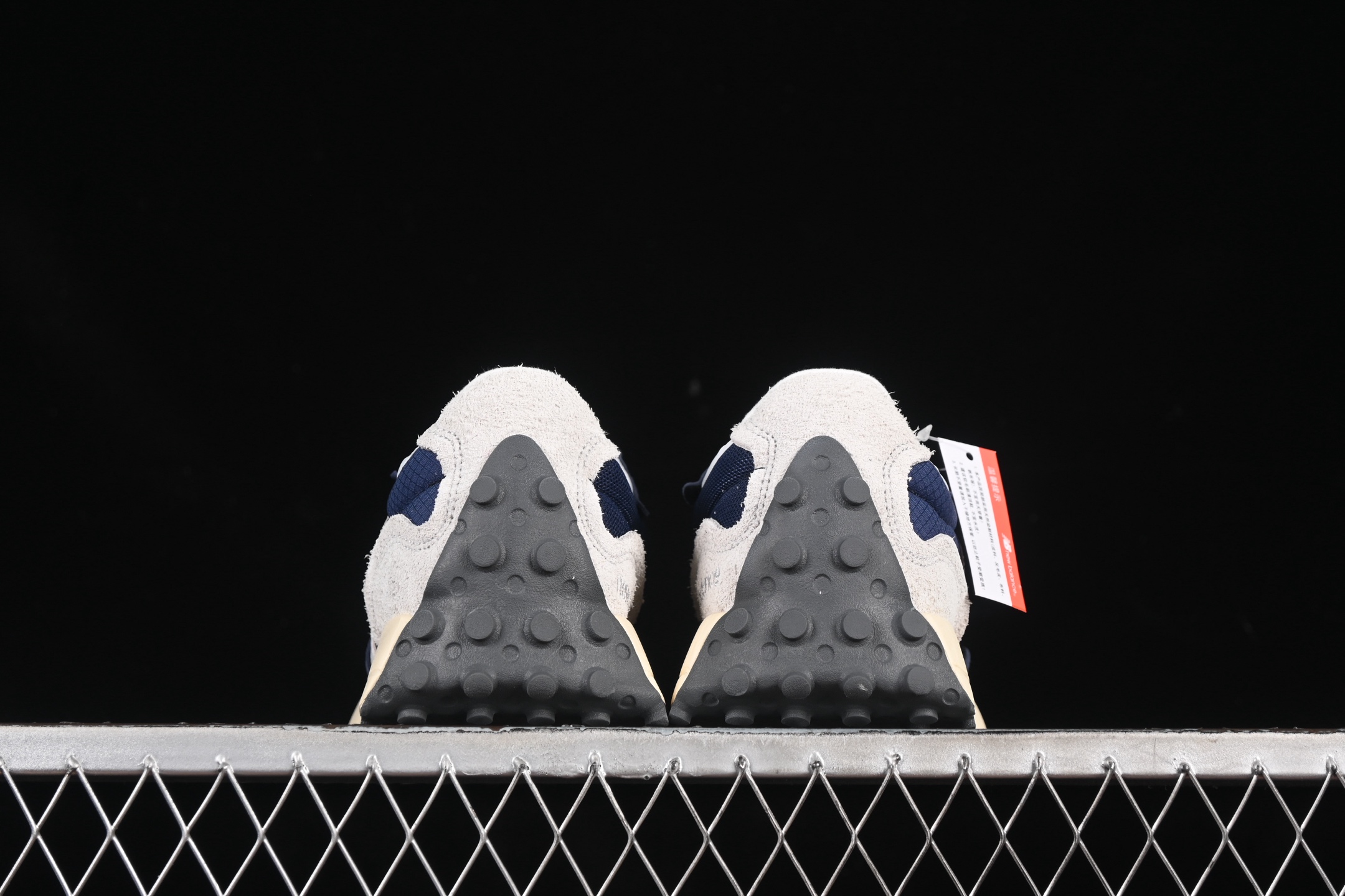 💰160真标💰180公司级💰220纯原
New Balance MS327系列复古休闲运动慢跑鞋 U327WRJ
#独立开模 原鞋开发 进口皮料 正确中底布 正确原标 同级细节随意对比
尺码:36 37 37.5 38 38.5 39.5 40 40.5 41.5 42 42.5 43 44 44.5 45 3.C3