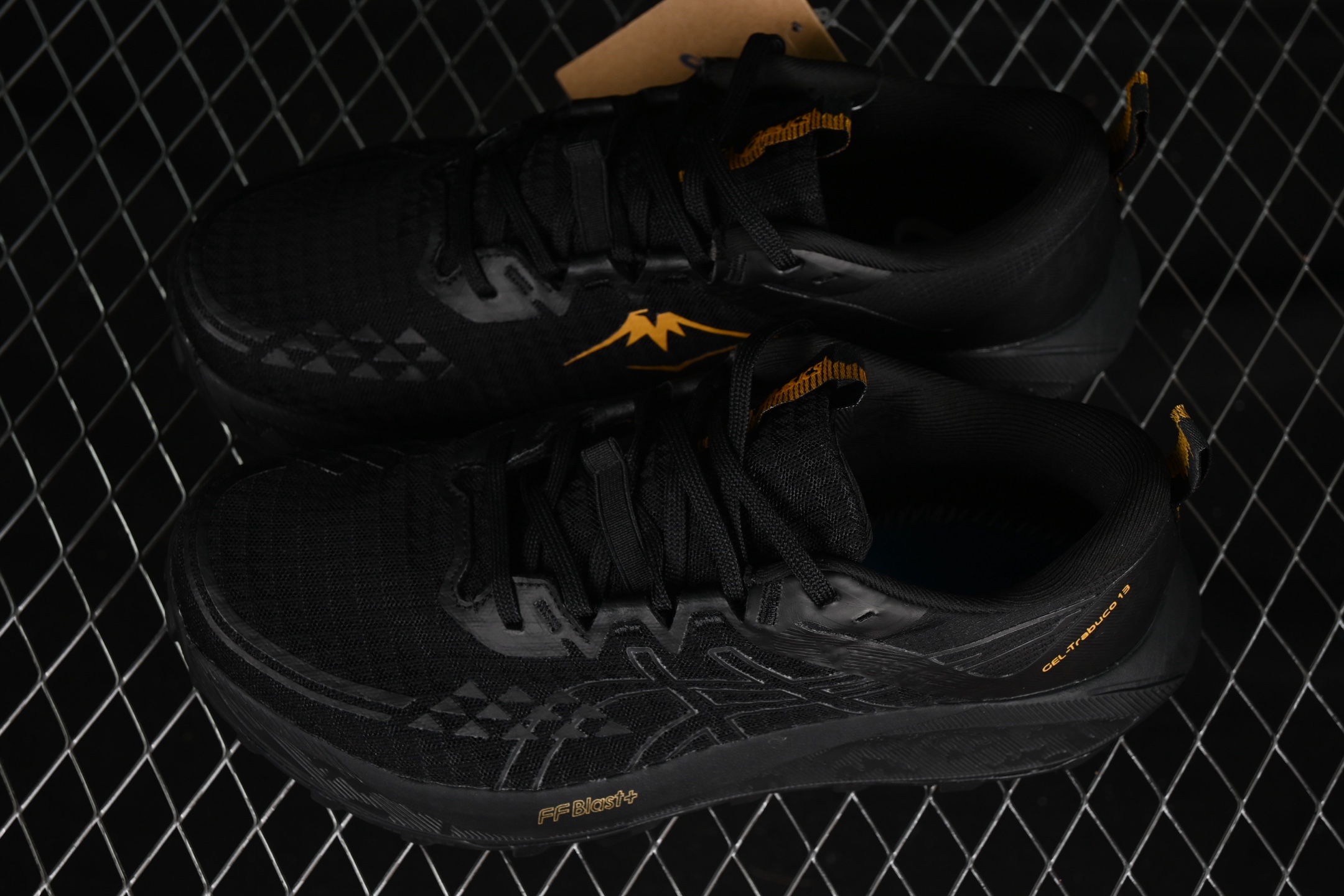 💰240纯原
Asics Gel-Trabuco 13 亚瑟士复古透气休闲鞋缓震男子耐磨跑步鞋 1011B973-001
#鞋面采用无缝线鞋面,贴合脚型,穿着舒适;中底360°环绕式GL,提供良好的缓冲性能;
尺码:36 37 37.5 38 39 39.5 40 40.5 41.5 42 42.5 43.5 44 45 AJD4
