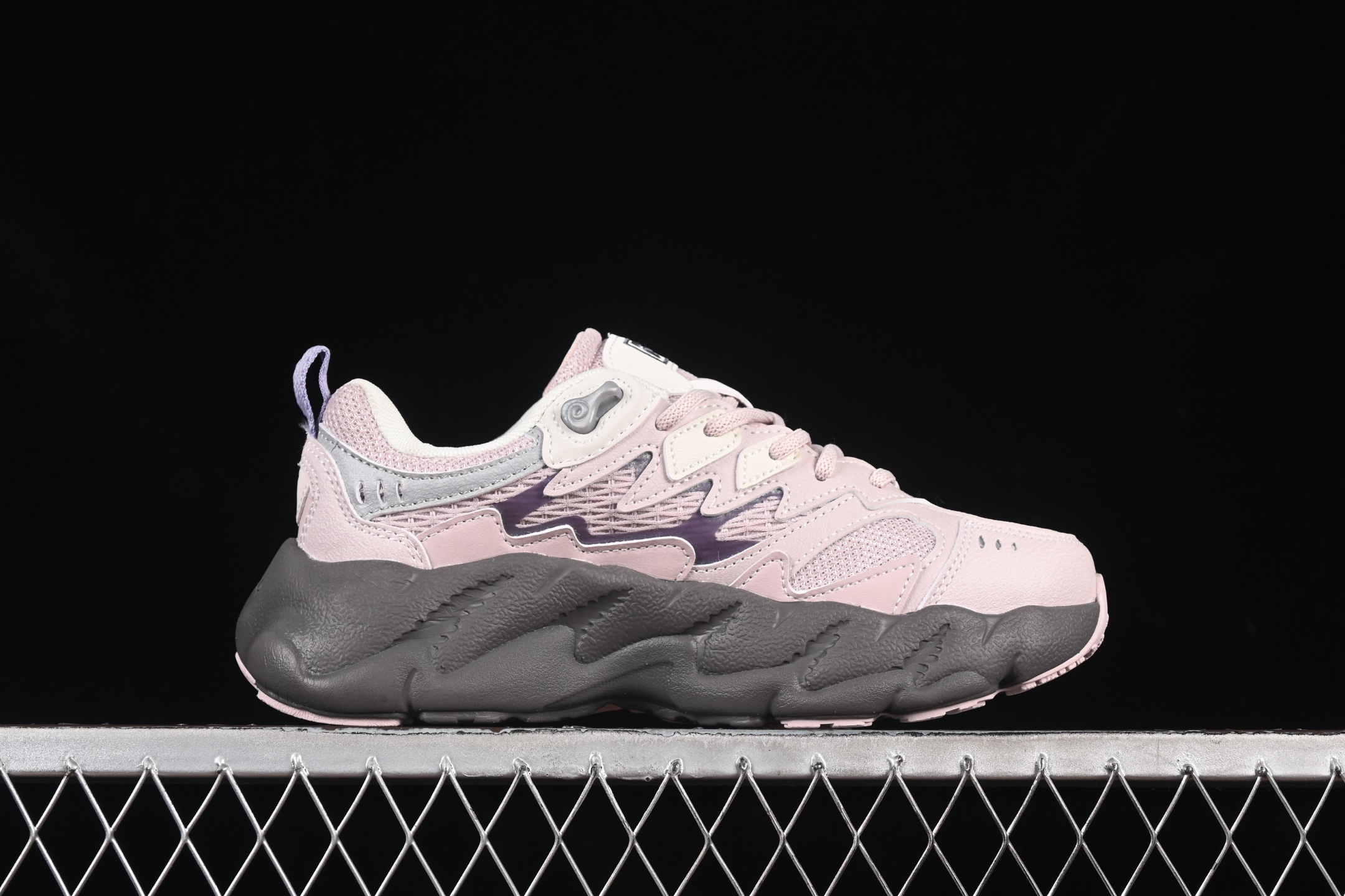 💰220纯原
Fila Fusion 蕨草2.0 斐乐潮牌休闲老爹鞋 F12W511101FHR
#3CM厚度增高 底设计灵感来源于专业的滑板动作-磨双桥动作 成型EVA橡胶材质 脚感舒适
尺码:36 36.5 37.5 38 38.5 39 40 D.C3