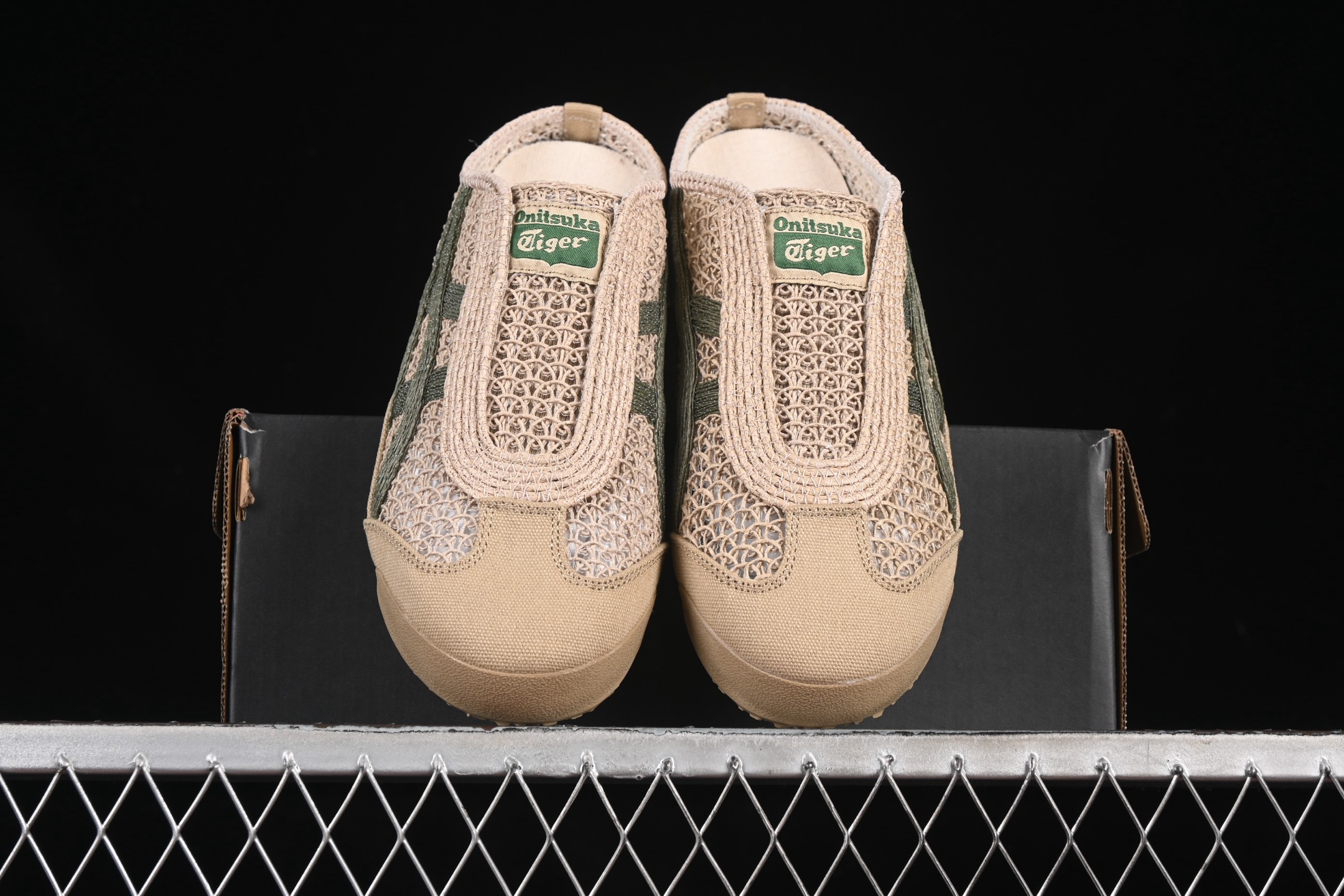 💰180纯原
OnitsukaTiger/鬼塚虎 Mexico 66 Sabot 网面透气一脚蹬半拖 1183C123-252
尺码:35 36 37 37.5 38 39 39.5 40.5 41.5 42 42.5 43.5 44 45 CSC3