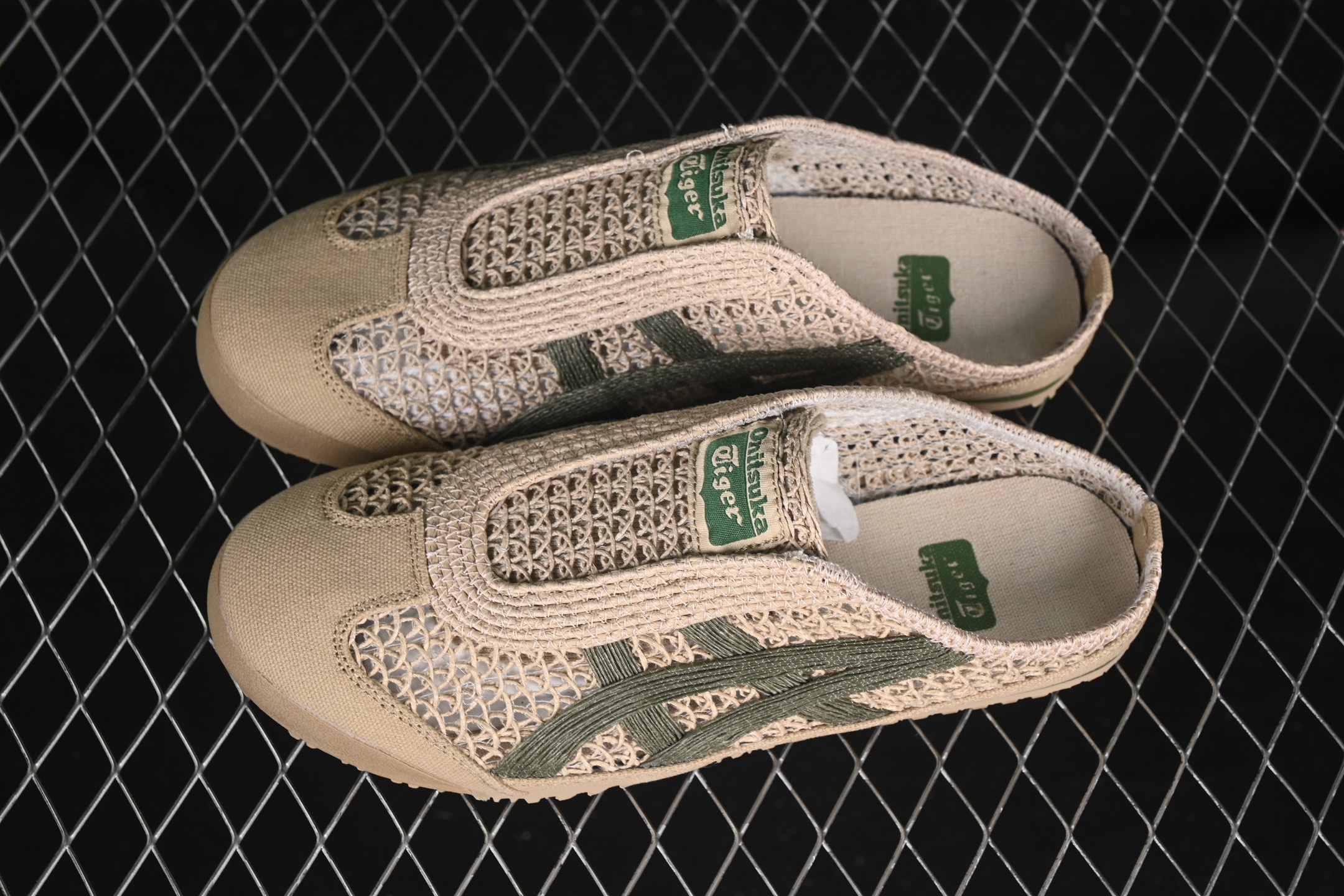 💰180纯原
OnitsukaTiger/鬼塚虎 Mexico 66 Sabot 网面透气一脚蹬半拖 1183C123-252
尺码:35 36 37 37.5 38 39 39.5 40.5 41.5 42 42.5 43.5 44 45 CSC3