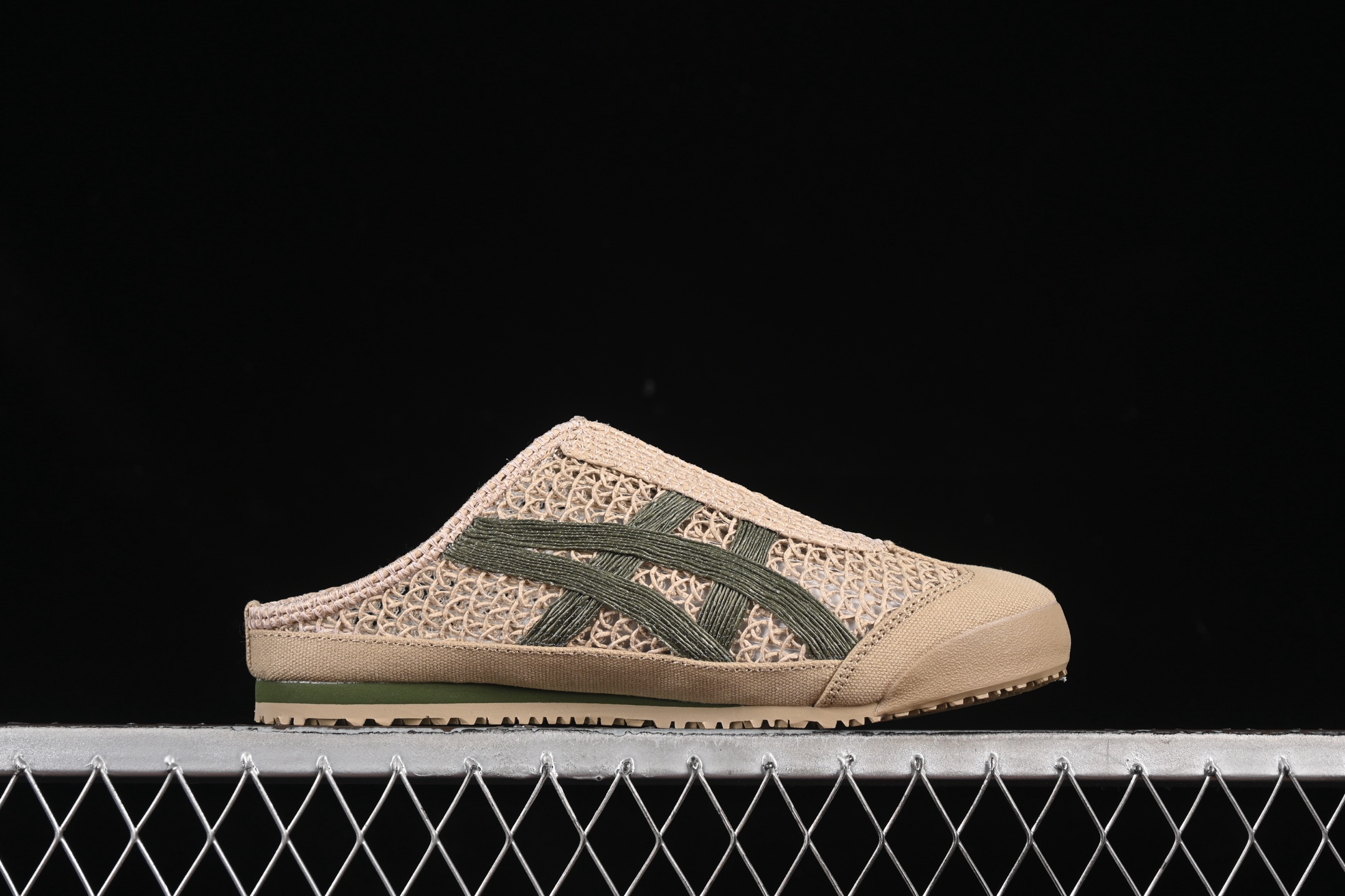 💰180纯原
OnitsukaTiger/鬼塚虎 Mexico 66 Sabot 网面透气一脚蹬半拖 1183C123-252
尺码:35 36 37 37.5 38 39 39.5 40.5 41.5 42 42.5 43.5 44 45 CSC3