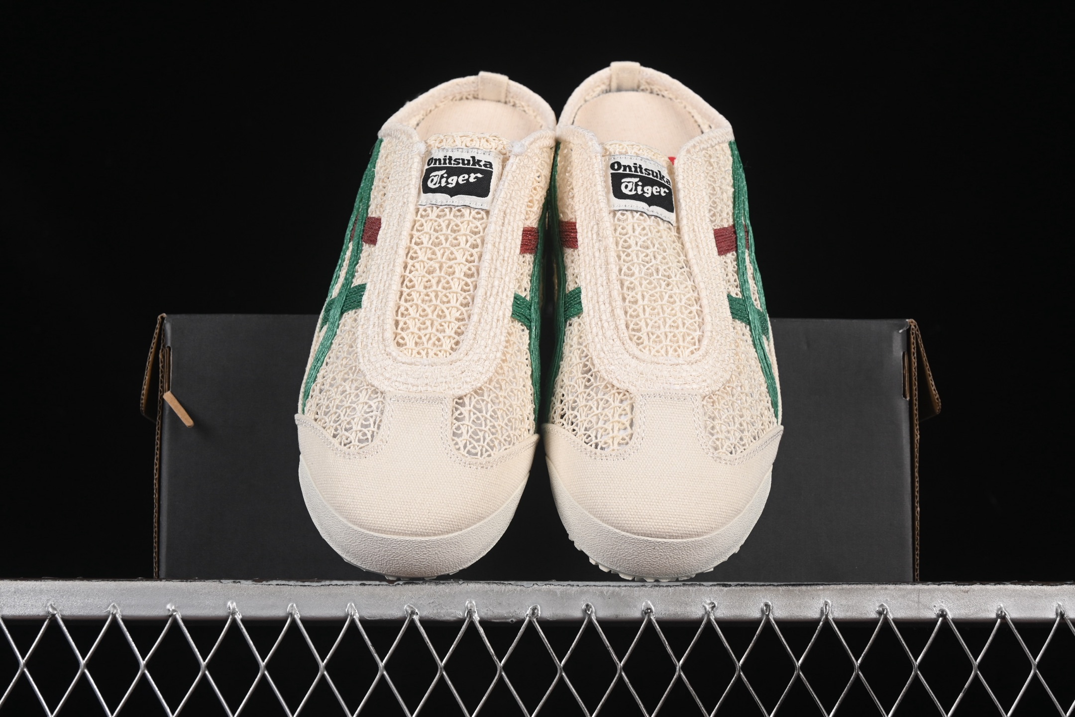 💰180纯原
OnitsukaTiger/鬼塚虎 Mexico 66 Sabot 网面透气一脚蹬半拖 1183C123-103
尺码:35 36 37 37.5 38 39 39.5 40.5 41.5 42 42.5 43.5 44 45 CSC3