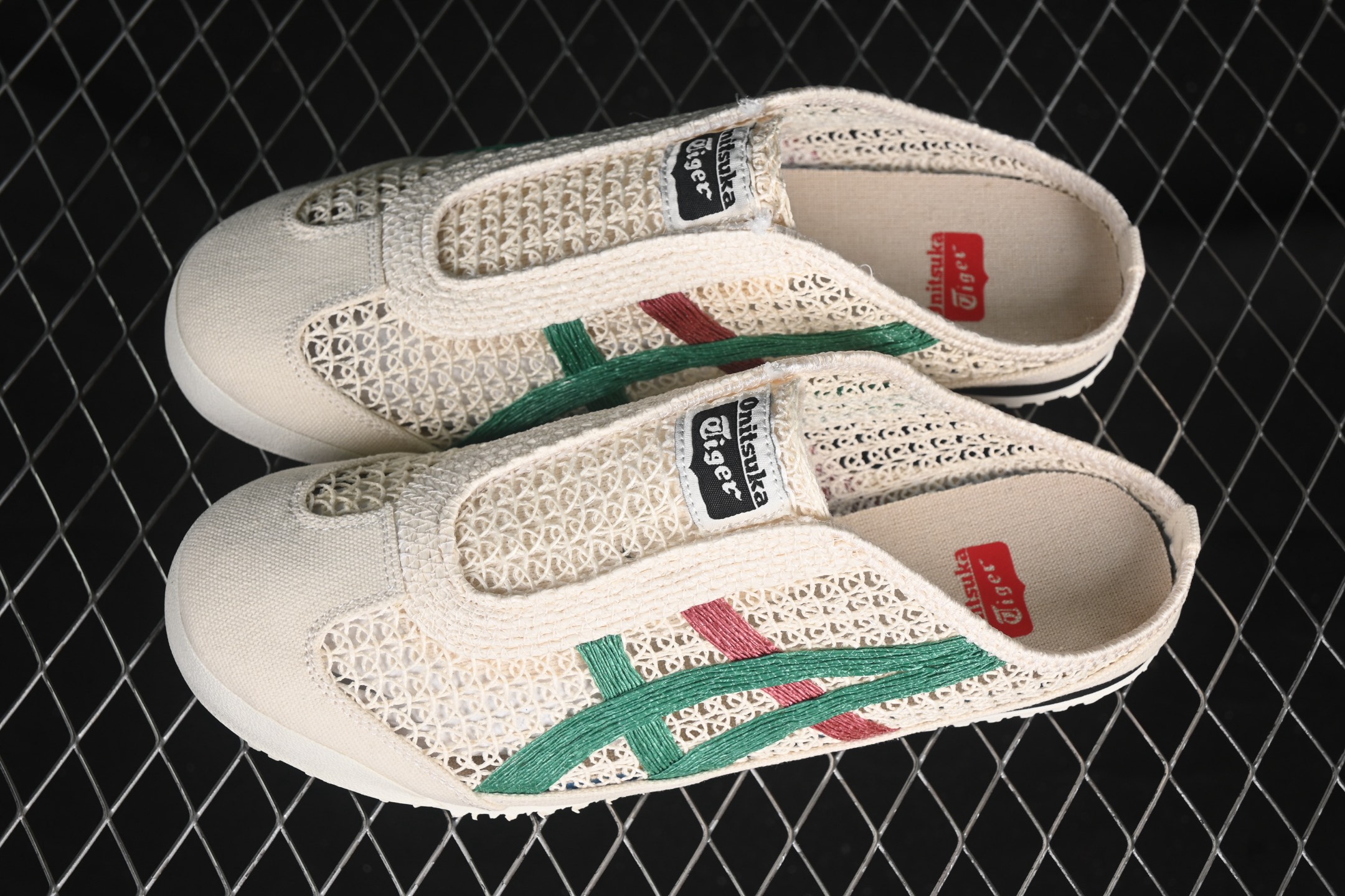 💰180纯原
OnitsukaTiger/鬼塚虎 Mexico 66 Sabot 网面透气一脚蹬半拖 1183C123-103
尺码:35 36 37 37.5 38 39 39.5 40.5 41.5 42 42.5 43.5 44 45 CSC3