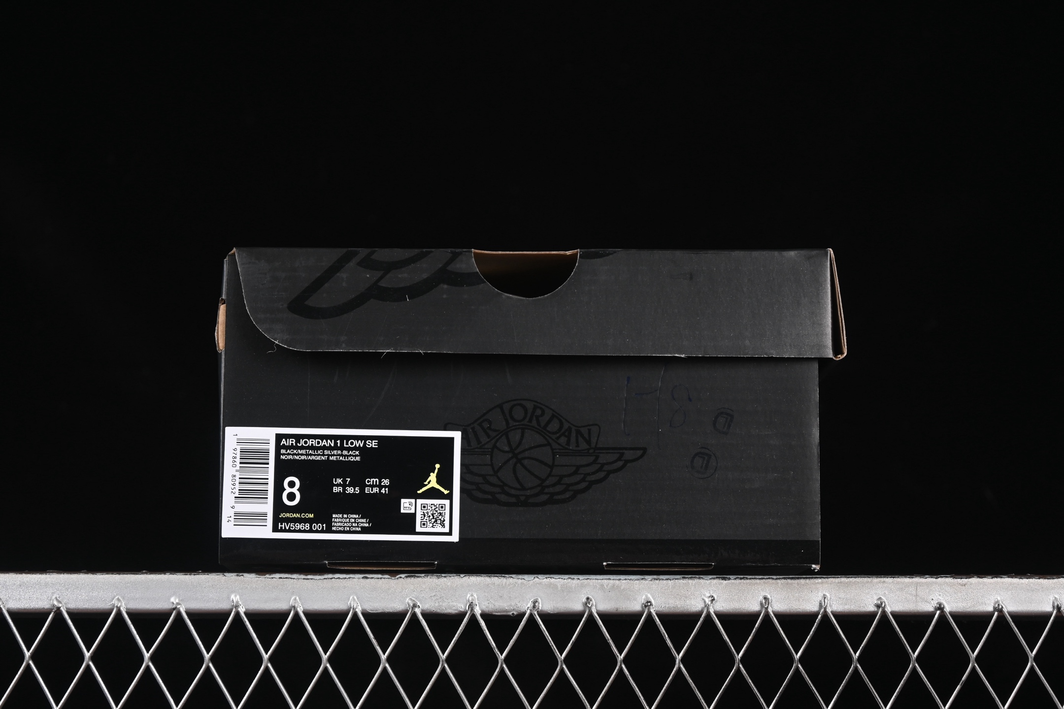 💰200公司级💰240纯原💰280顶级
Air Jordan 1 Low AJ1 乔1黑白帆皮拼接 低帮文化篮球鞋 HV5968-001
#市售最高品质 原鞋开发 大厂代工流水线打造 公司货既视感 细节随意对比
尺码:35.5 36 36.5 37.5 38 38.5 39 40 40.5 41 42 42.5 43 44 44.5 45 46 H8D4