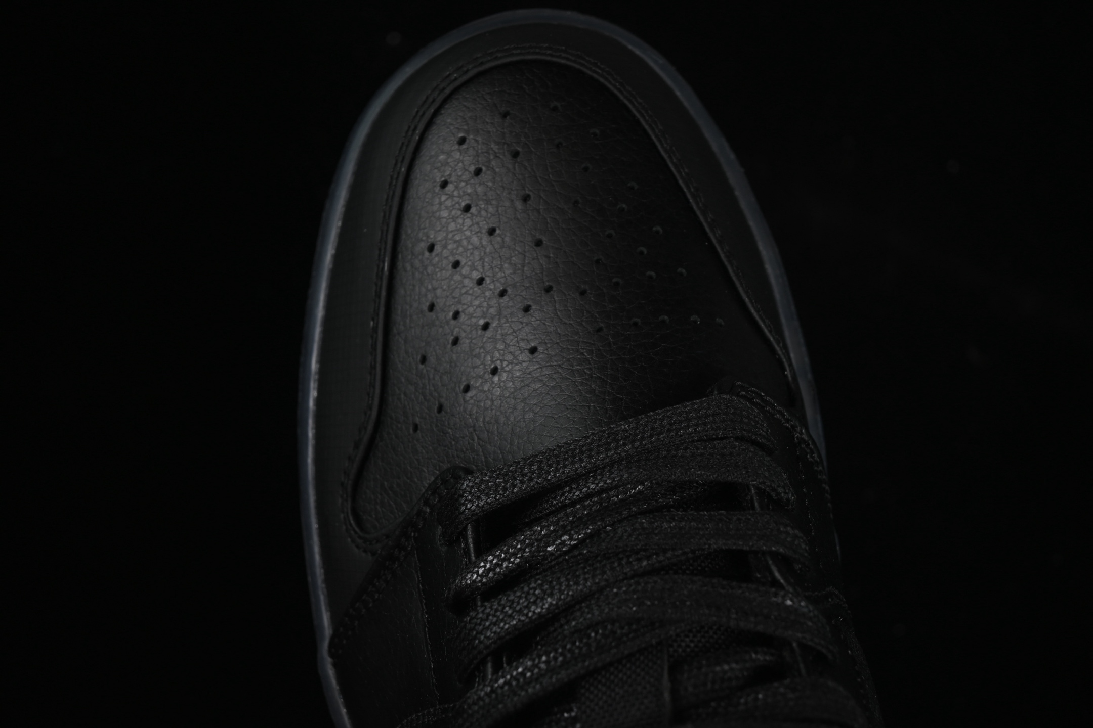 💰200公司级💰240纯原💰280顶级
Air Jordan 1 Low AJ1 乔1黑白帆皮拼接 低帮文化篮球鞋 HV5968-001
#市售最高品质 原鞋开发 大厂代工流水线打造 公司货既视感 细节随意对比
尺码:35.5 36 36.5 37.5 38 38.5 39 40 40.5 41 42 42.5 43 44 44.5 45 46 H8D4