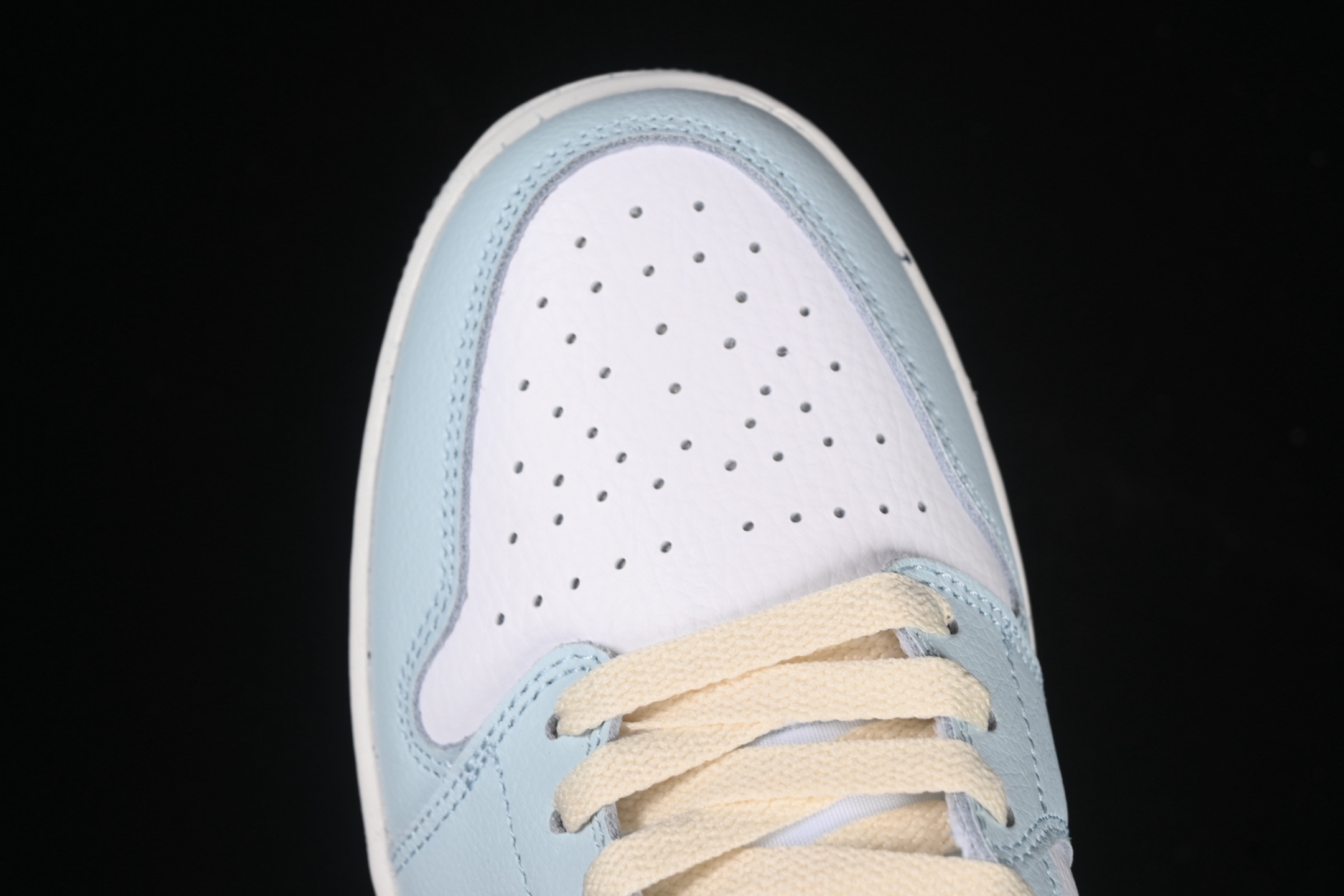 💰160真标💰200公司级💰240纯原
Air Jordan 1 Low AJ1 乔1薄荷蓝 低帮文化休闲运动板鞋 HJ5999-400
尺码:36 36.5 37.5 38 38.5 39 40 40.5 41 42 42.5 43 44 44.5 45 46 ZZC3