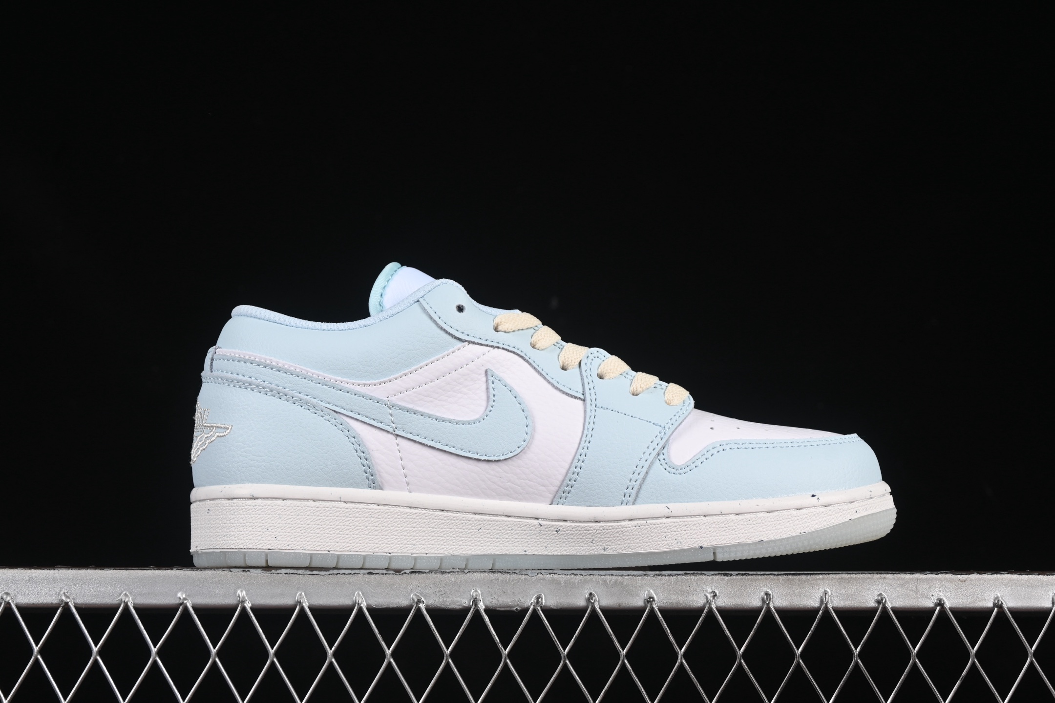 💰160真标💰200公司级💰240纯原
Air Jordan 1 Low AJ1 乔1薄荷蓝 低帮文化休闲运动板鞋 HJ5999-400
尺码:36 36.5 37.5 38 38.5 39 40 40.5 41 42 42.5 43 44 44.5 45 46 ZZC3