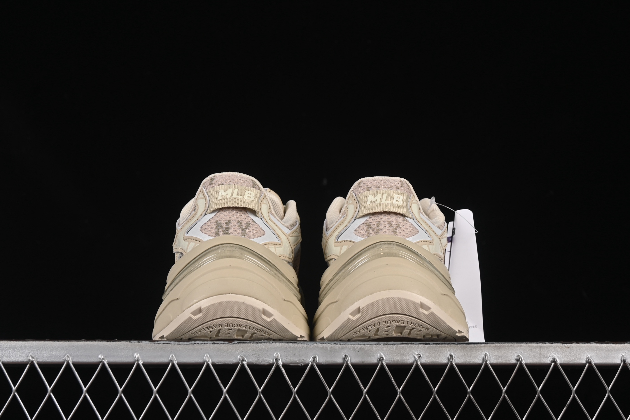 💰240纯原
NY MLB Chunky Curve Runner Monogram 纽约洋基队 厚底休闲跑鞋 3ARNSPL5N50SAS
尺码:35 36 36.5 37.5 38 38.5 39 40 40.5 41 42 42.5 43 44 44.5 45 FYC3