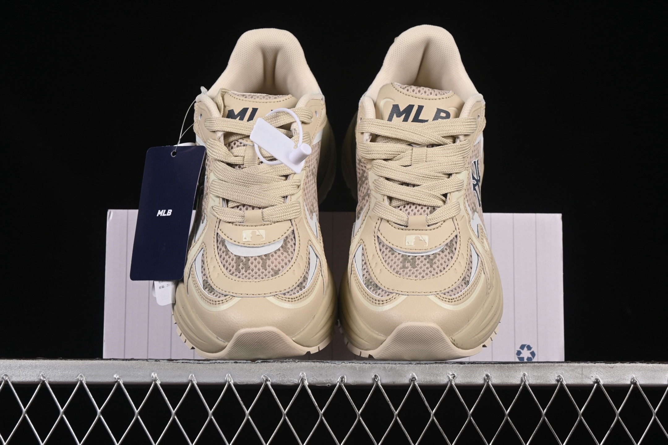 💰240纯原
NY MLB Chunky Curve Runner Monogram 纽约洋基队 厚底休闲跑鞋 3ARNSPL5N50SAS
尺码:35 36 36.5 37.5 38 38.5 39 40 40.5 41 42 42.5 43 44 44.5 45 FYC3