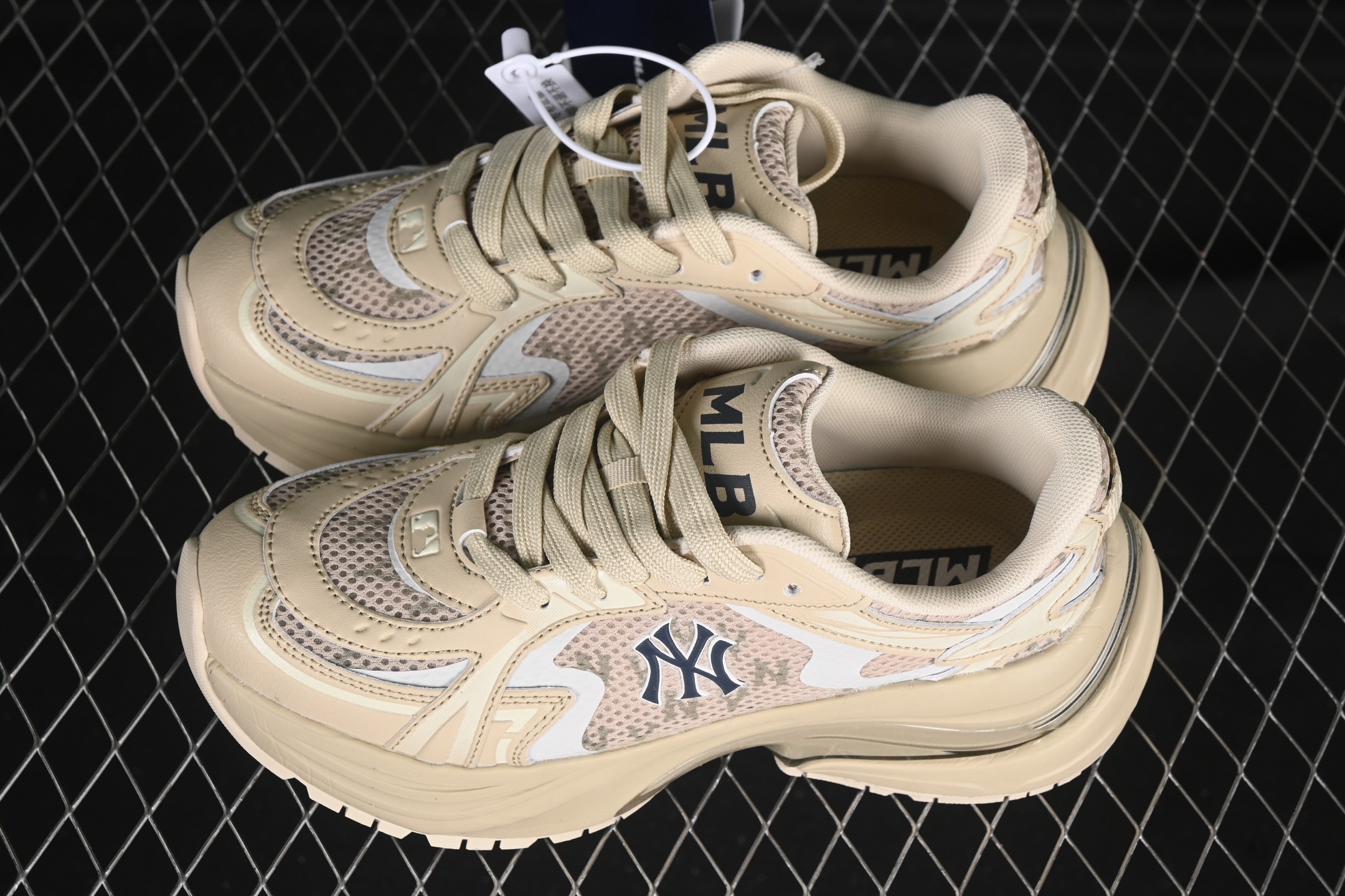 💰240纯原
NY MLB Chunky Curve Runner Monogram 纽约洋基队 厚底休闲跑鞋 3ARNSPL5N50SAS
尺码:35 36 36.5 37.5 38 38.5 39 40 40.5 41 42 42.5 43 44 44.5 45 FYC3